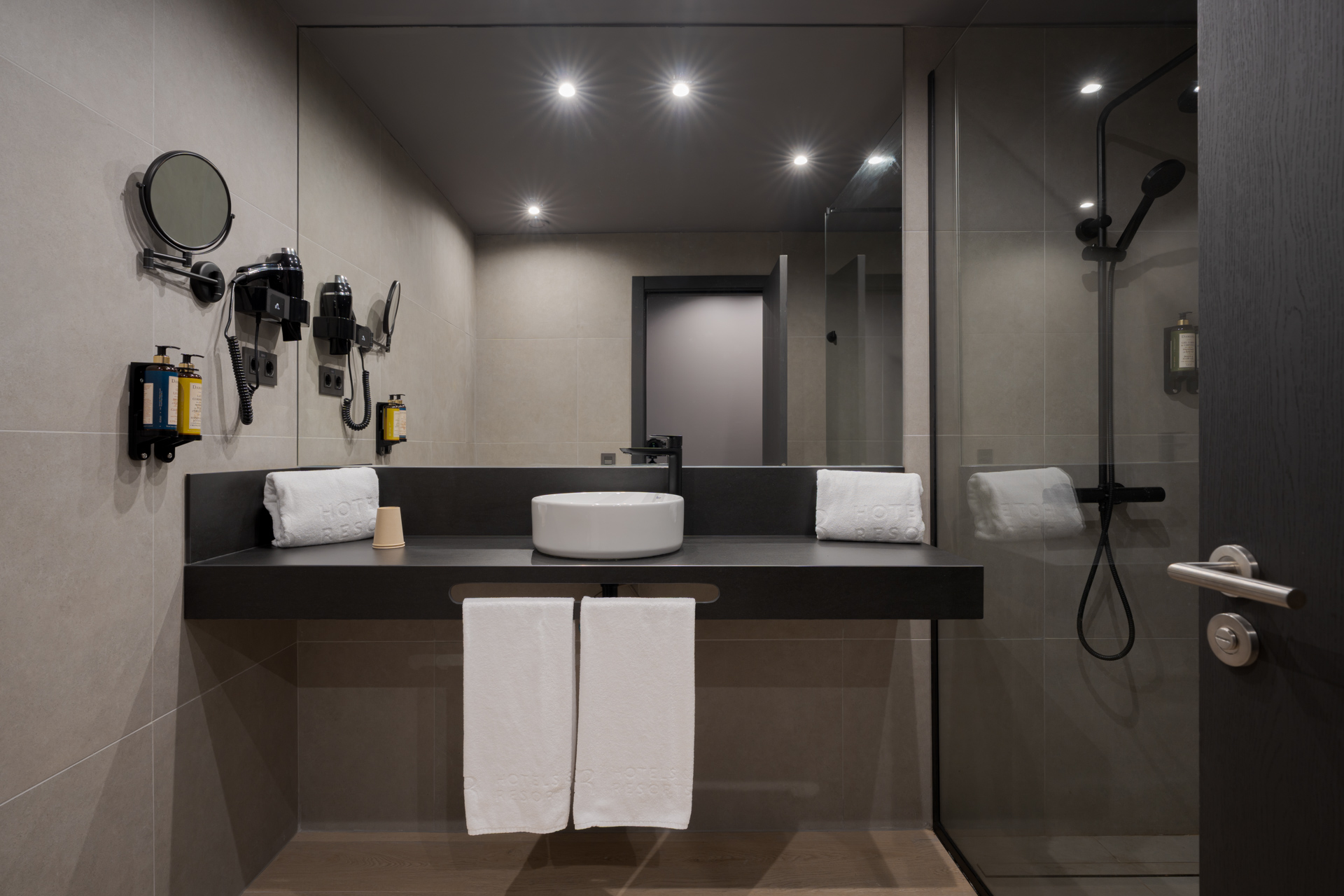 Badkamer met ligbad — Hotel LIVVO La Escarlata