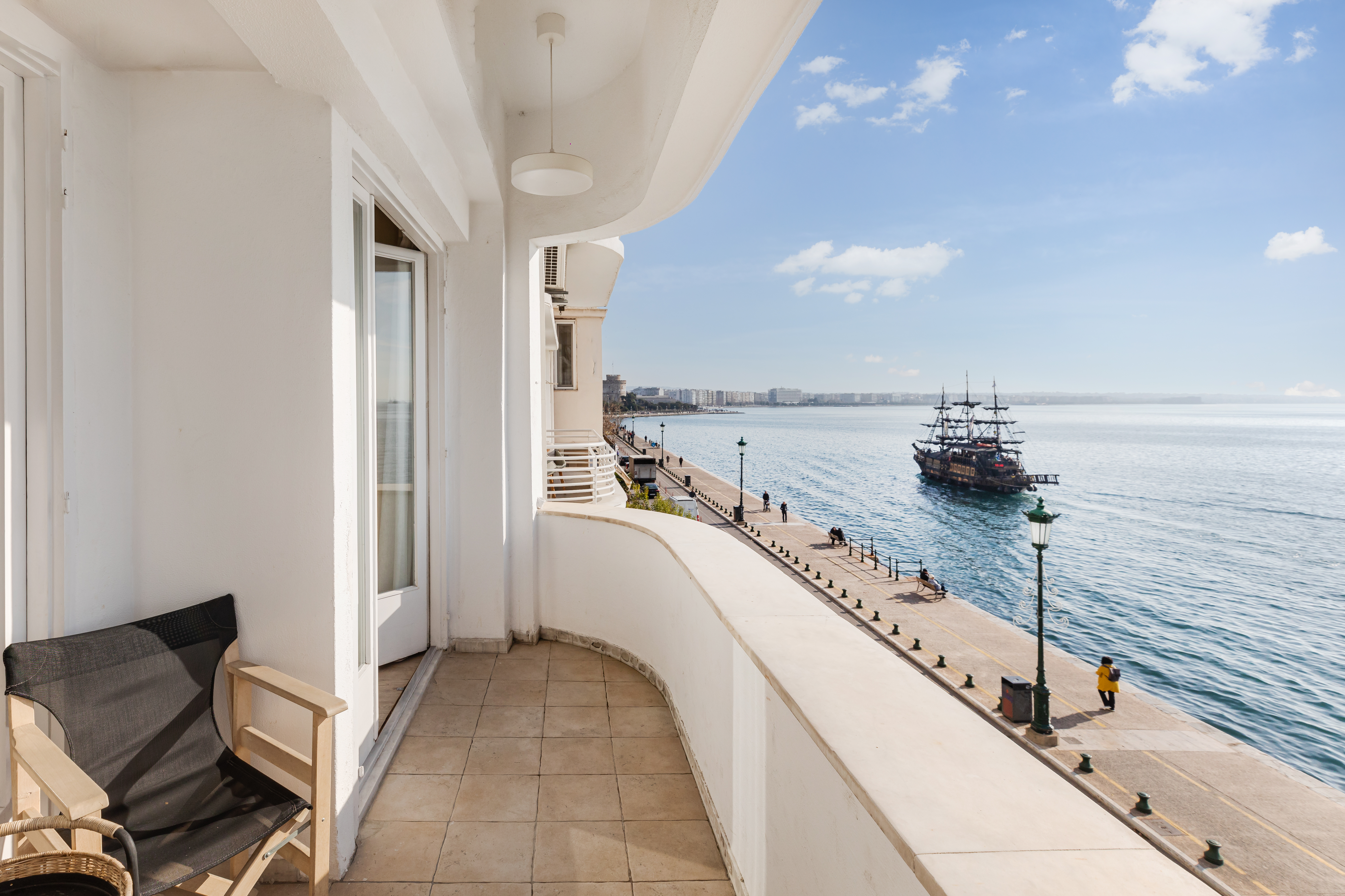 Infinity & Beyond Seafront Apartments by halu! foto 2
