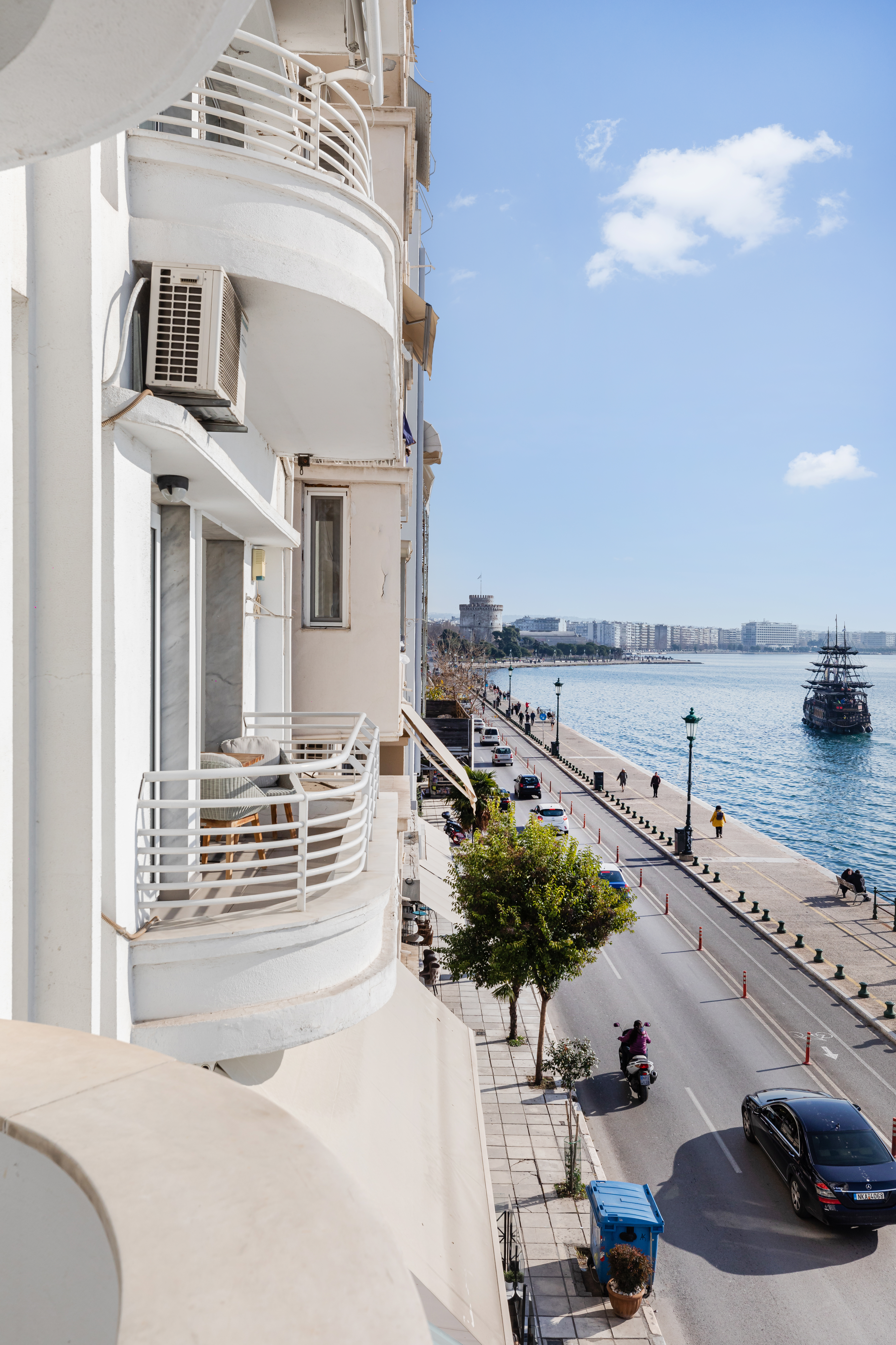 Infinity & Beyond Seafront Apartments by halu! foto 3