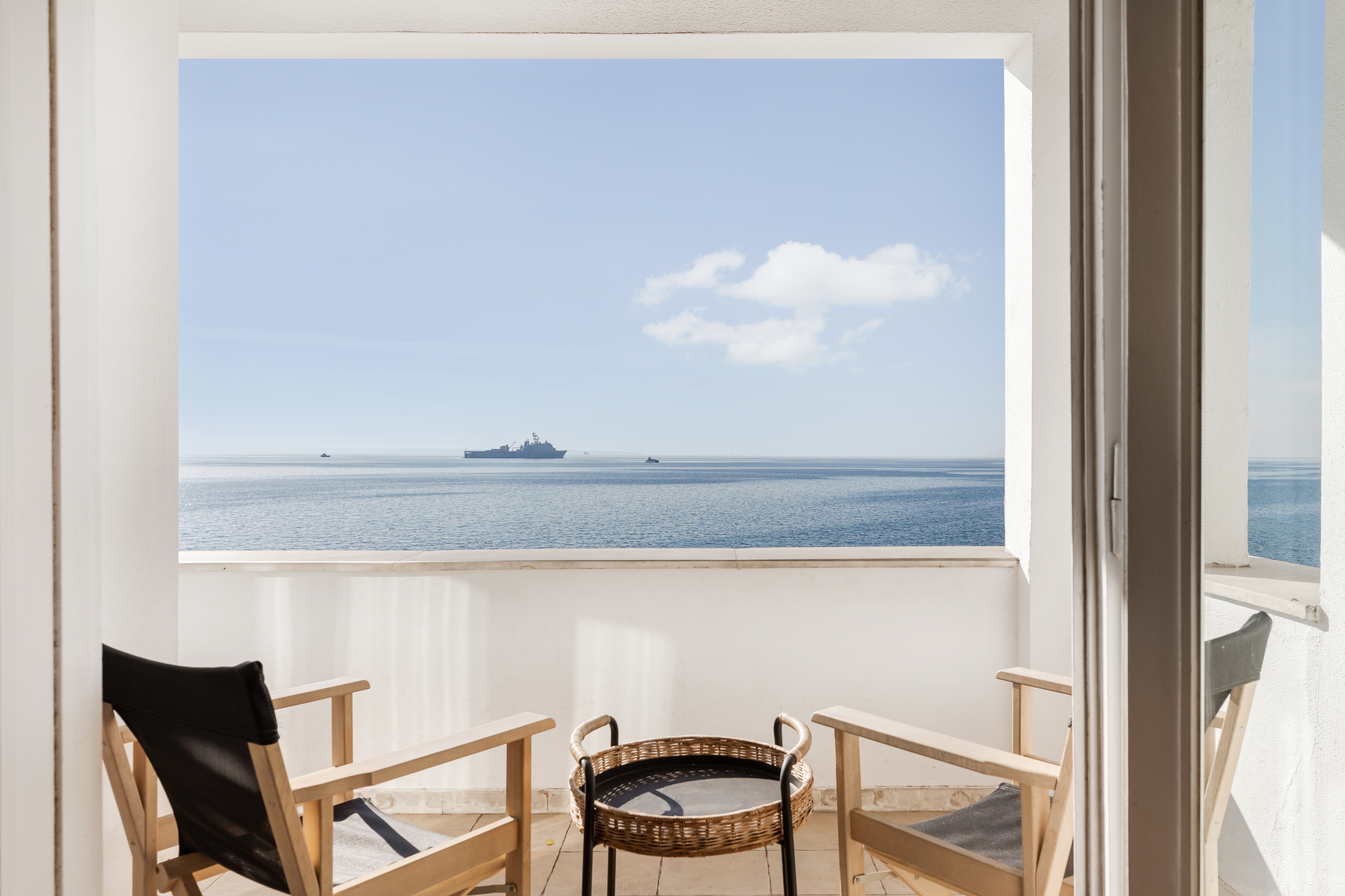 Infinity & Beyond Seafront Apartments by halu! foto 4