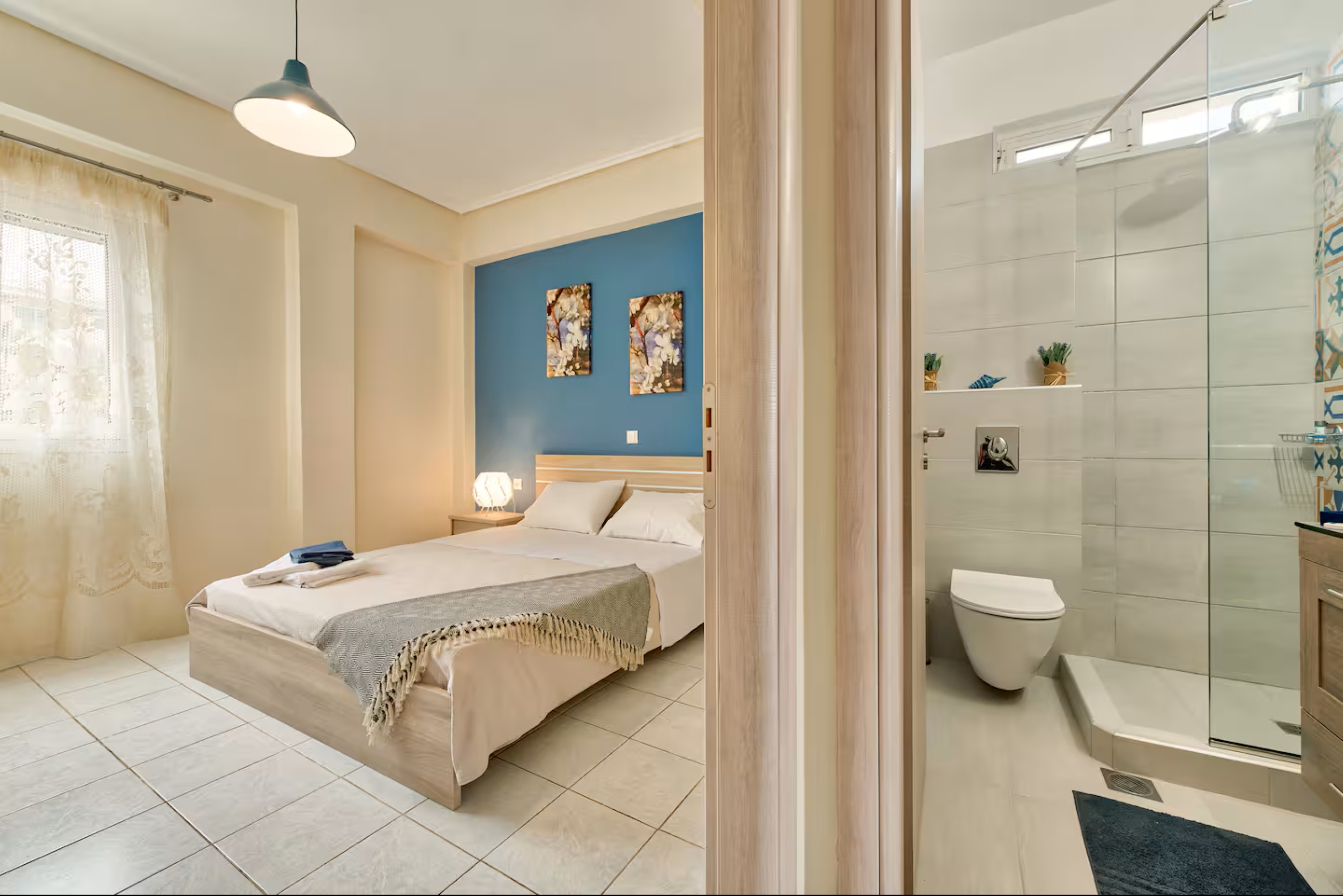 Badkamer met ligbad — Kallas Apartments