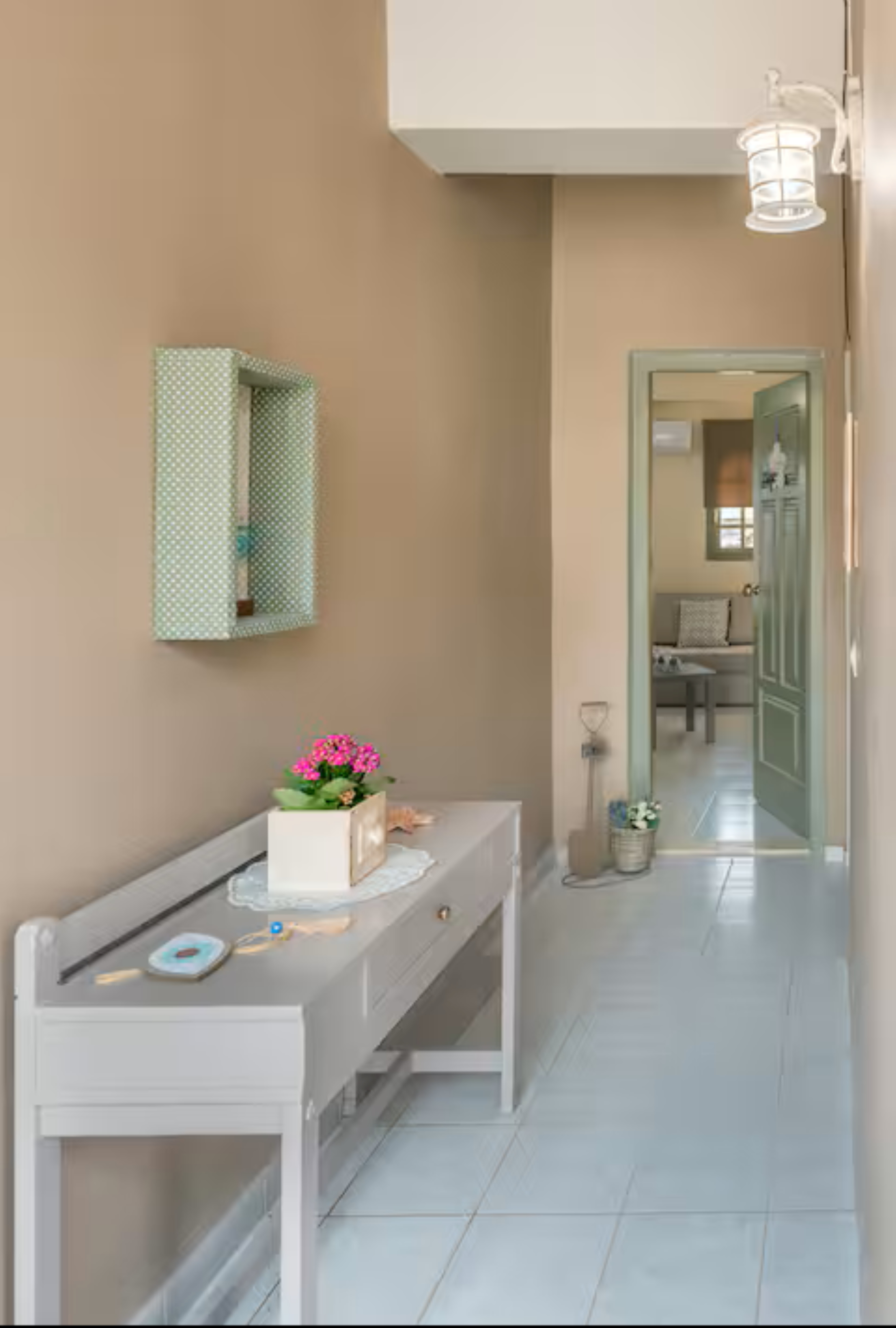 Badkamer met inloopdouche — Kallas Apartments