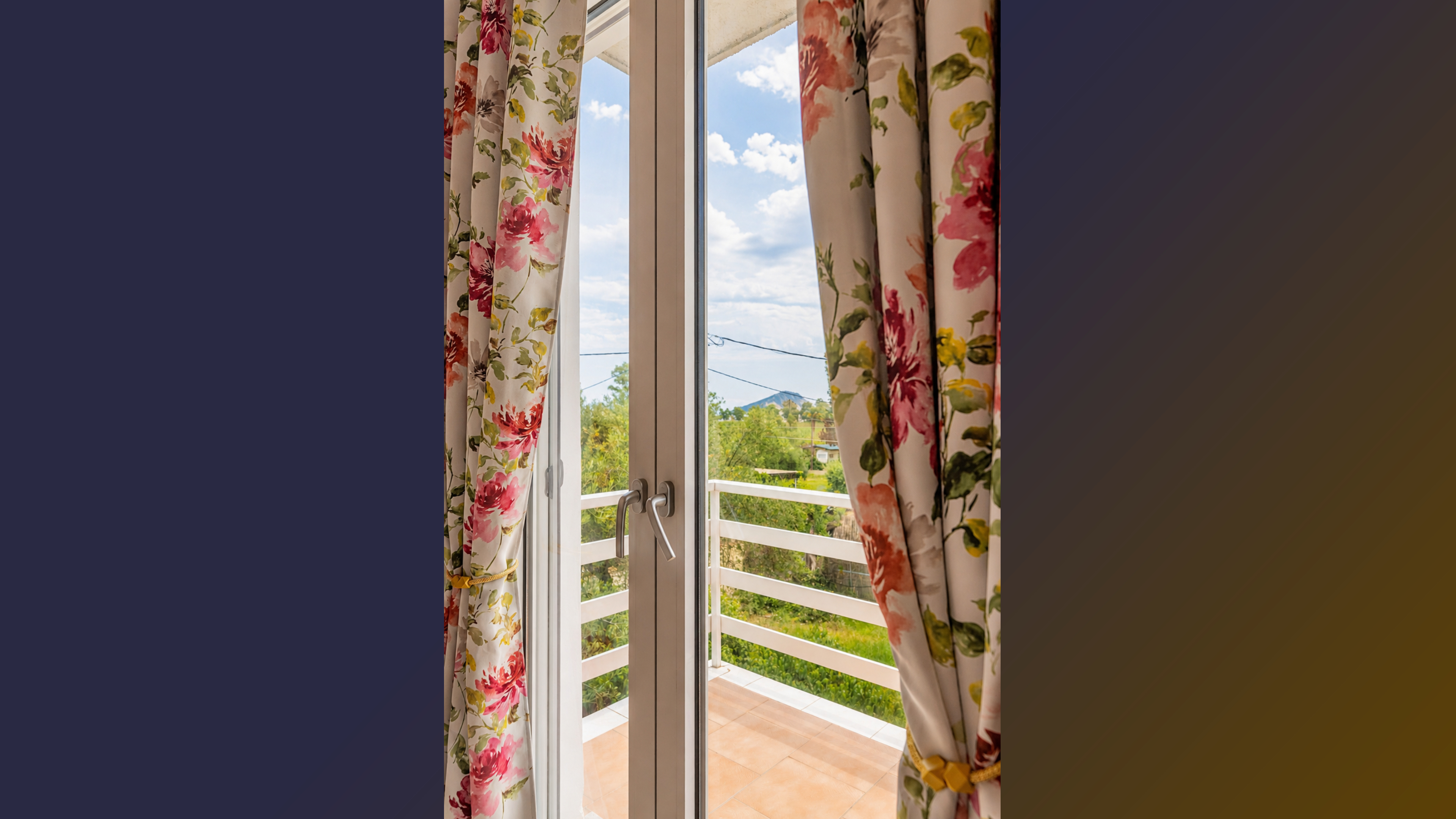 Zeezicht vanaf het balkon — Karavaki Apartments