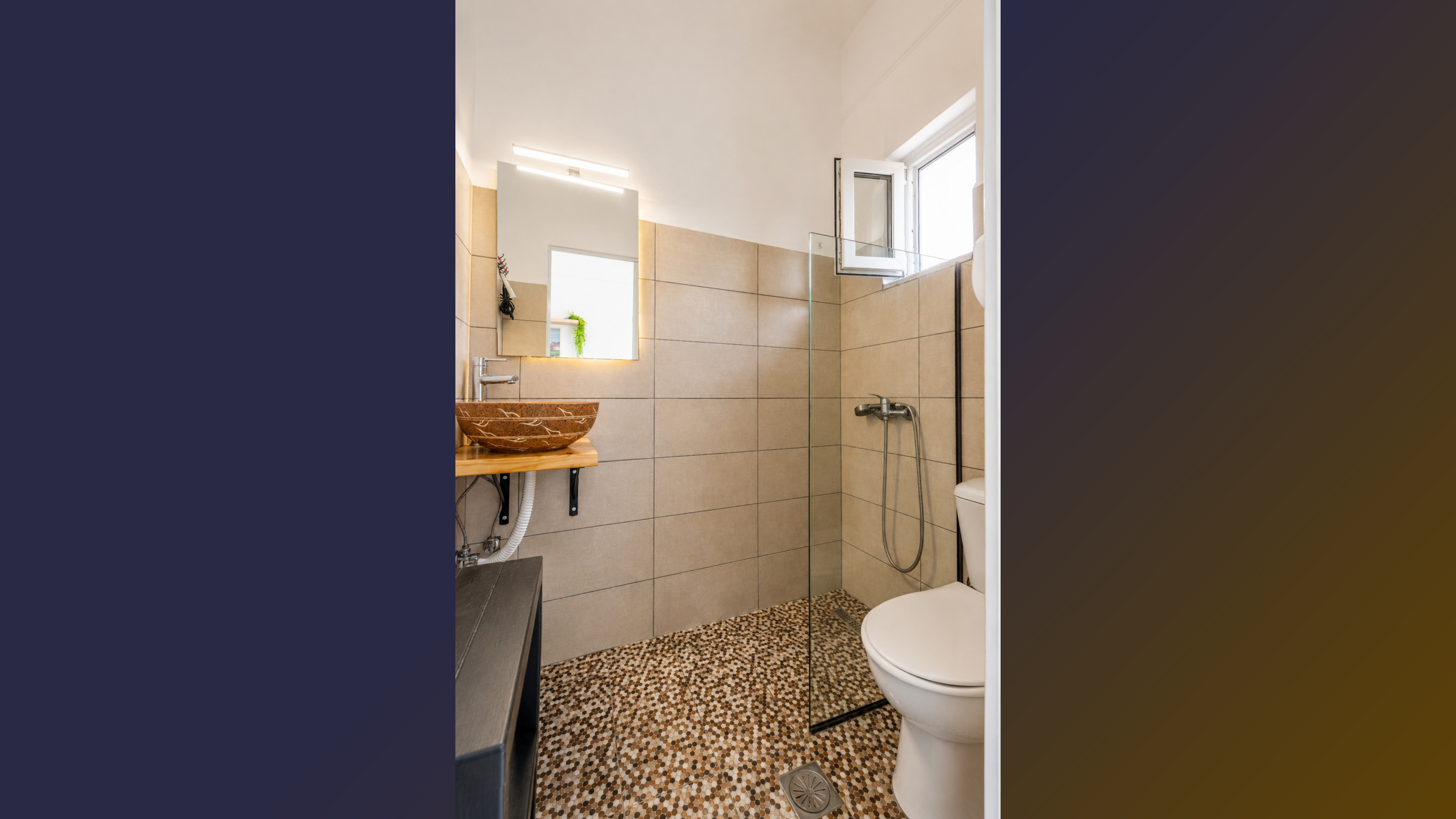 Badkamer met inloopdouche — Karavaki Apartments