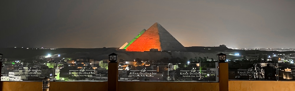 Buitenaanzicht Khan Duidar Inn nabij Giza-plateau