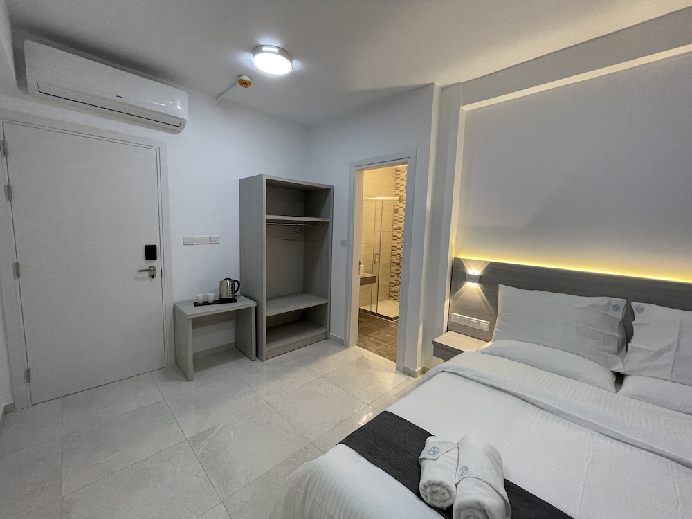 Comfortabele hotelkamer met zeezicht in La Veranda De Larnaca