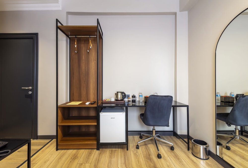 Voorzien kamers met luxe beddengoed en kledingkast