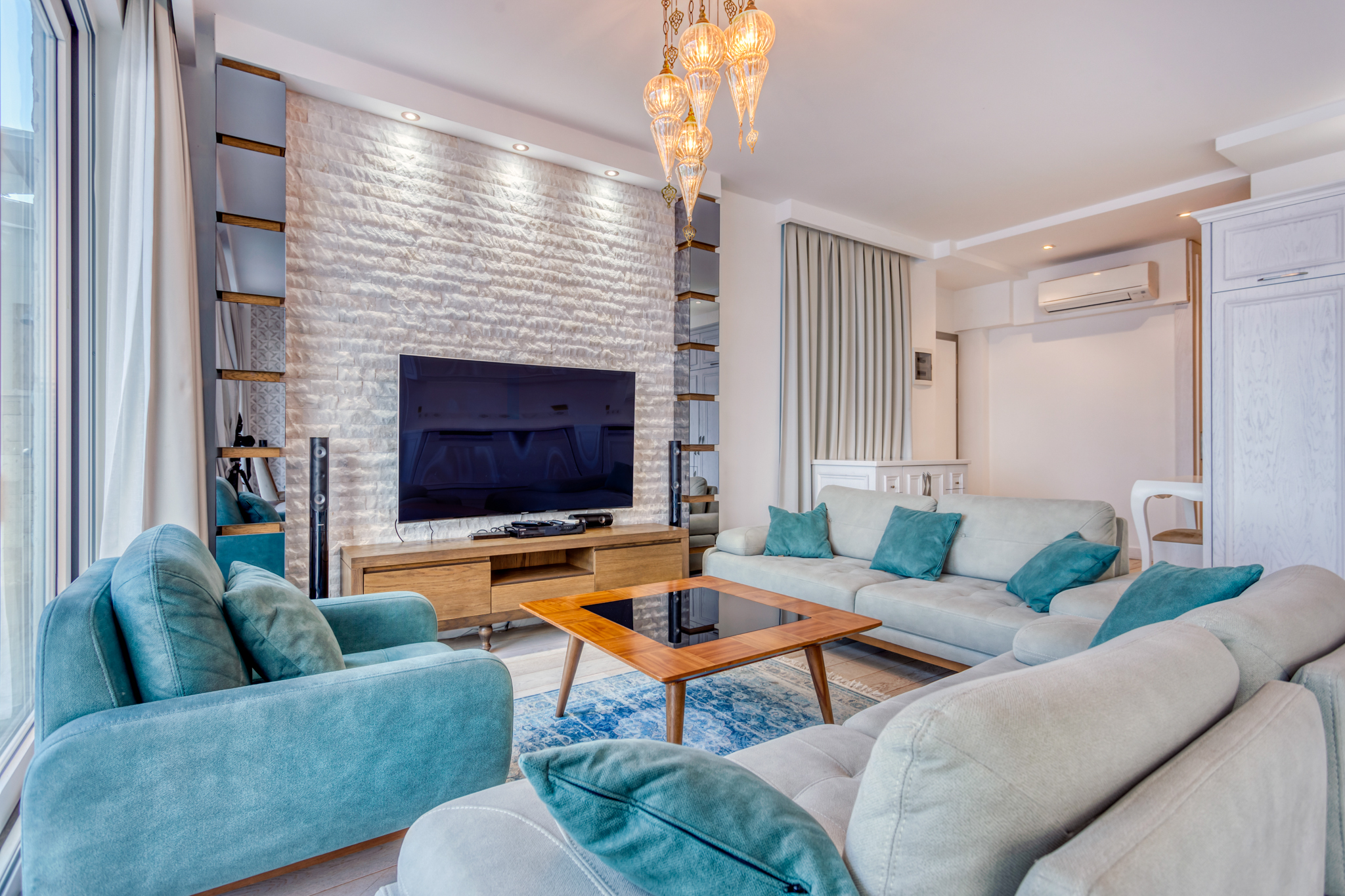 Lucida Villas Kalkan Hills zwembad en ligbedden