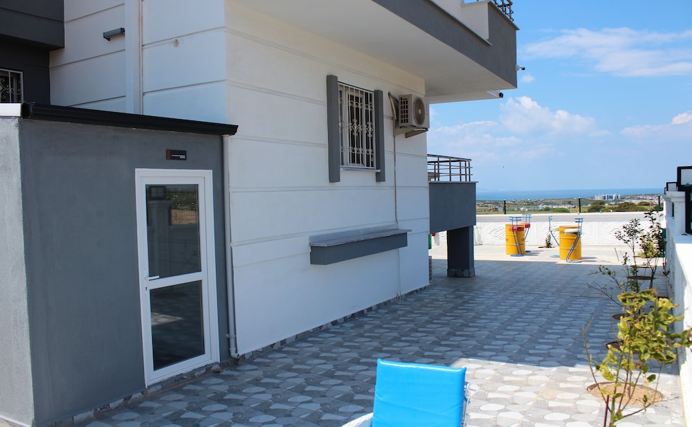 Mavi Restaurant & Apartments 3 gebouw en omgeving