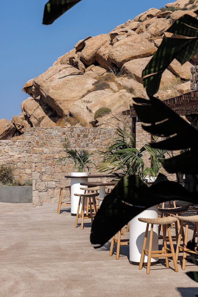 Maximus Mykonos terras met zeezicht en moderne voorzieningen