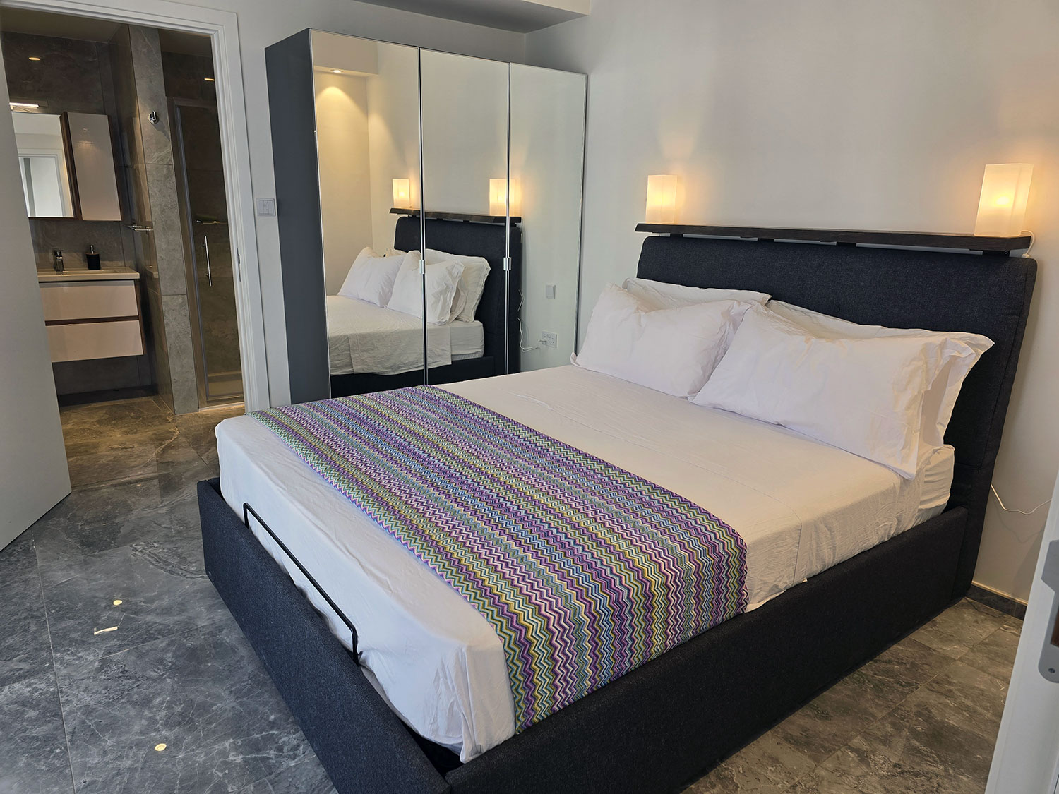 Kamer met tweepersoonsbed — Mercury Suites - Skydream Getaways