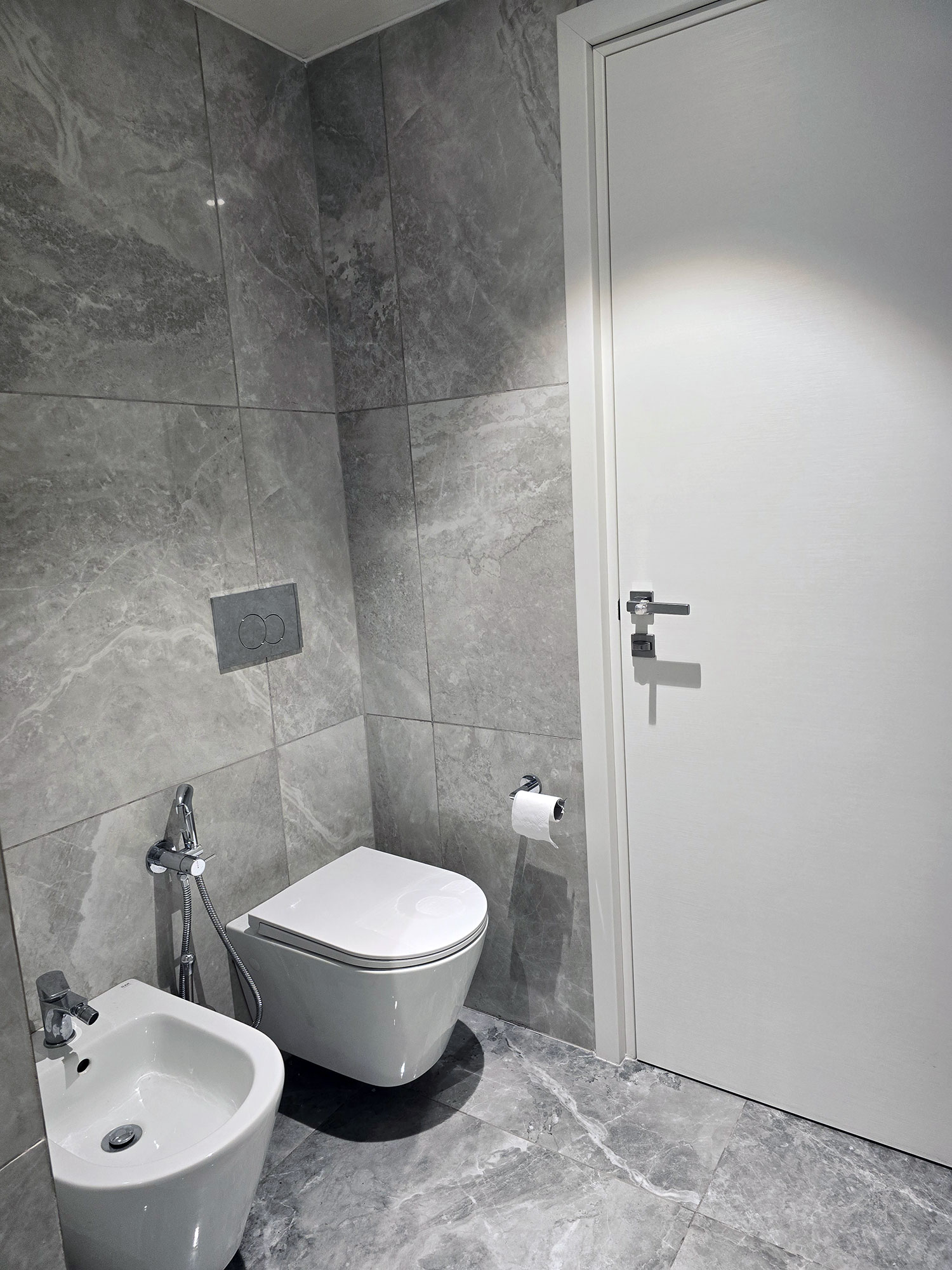 Badkamer met inloopdouche — Mercury Suites - Skydream Getaways