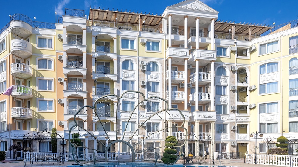 Mon Tour Apartments gebouwcomplex aan straatzijde