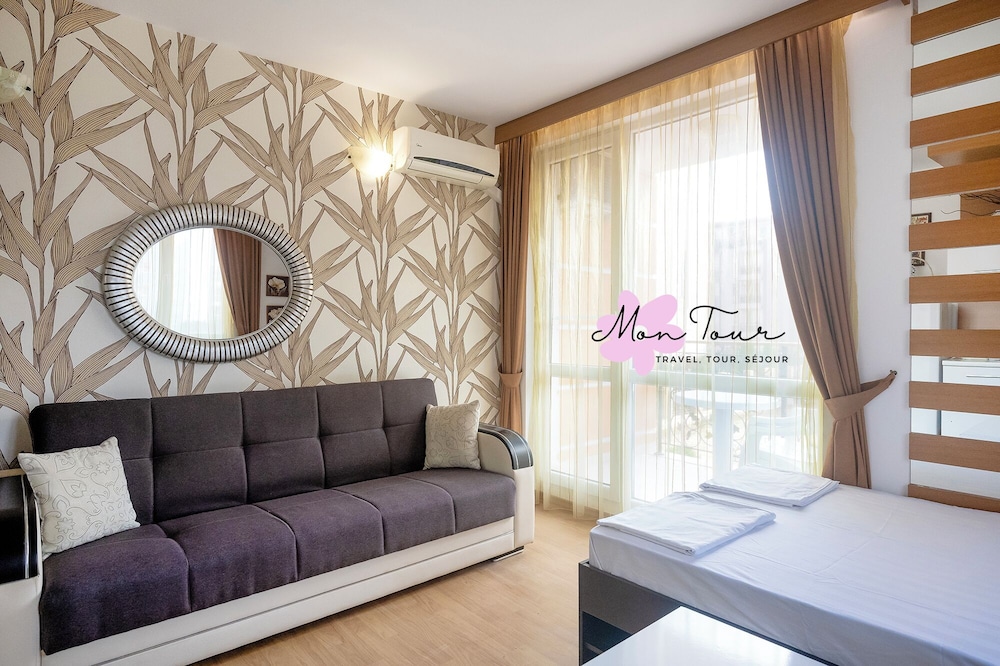 Ruime slaapkamer met tweepersoonsbed
