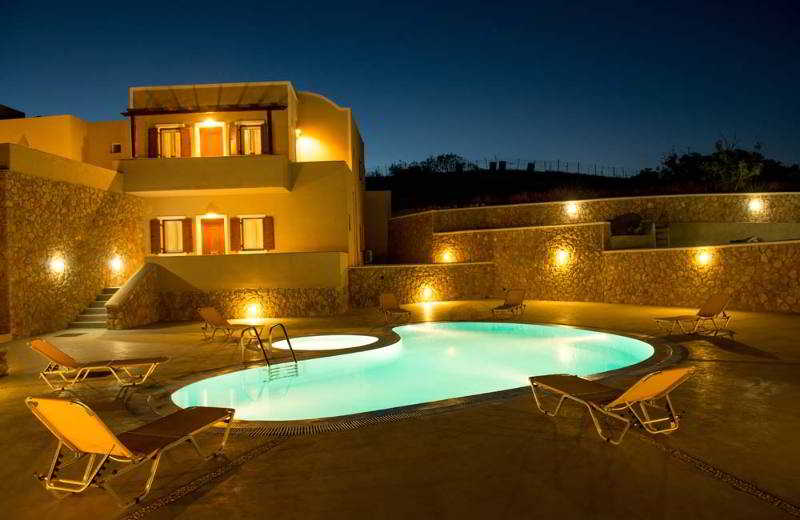 Terras van Moonlight Apartments met uitzicht op Egeïsche Zee Santorini