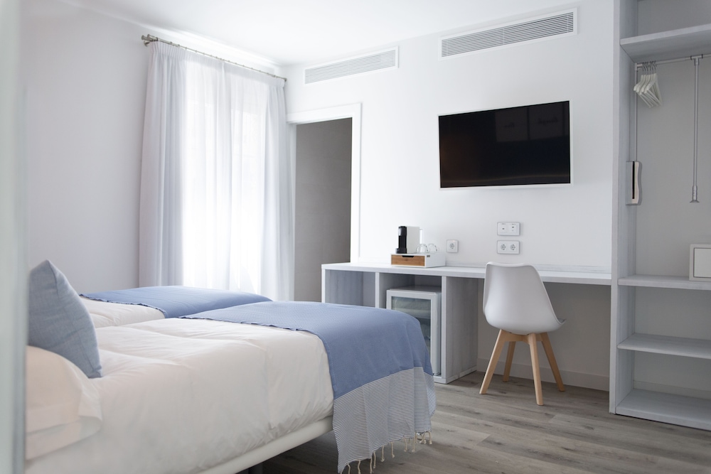 Opgemaakte gastenruimte met betaalbare uitstraling in Nerja