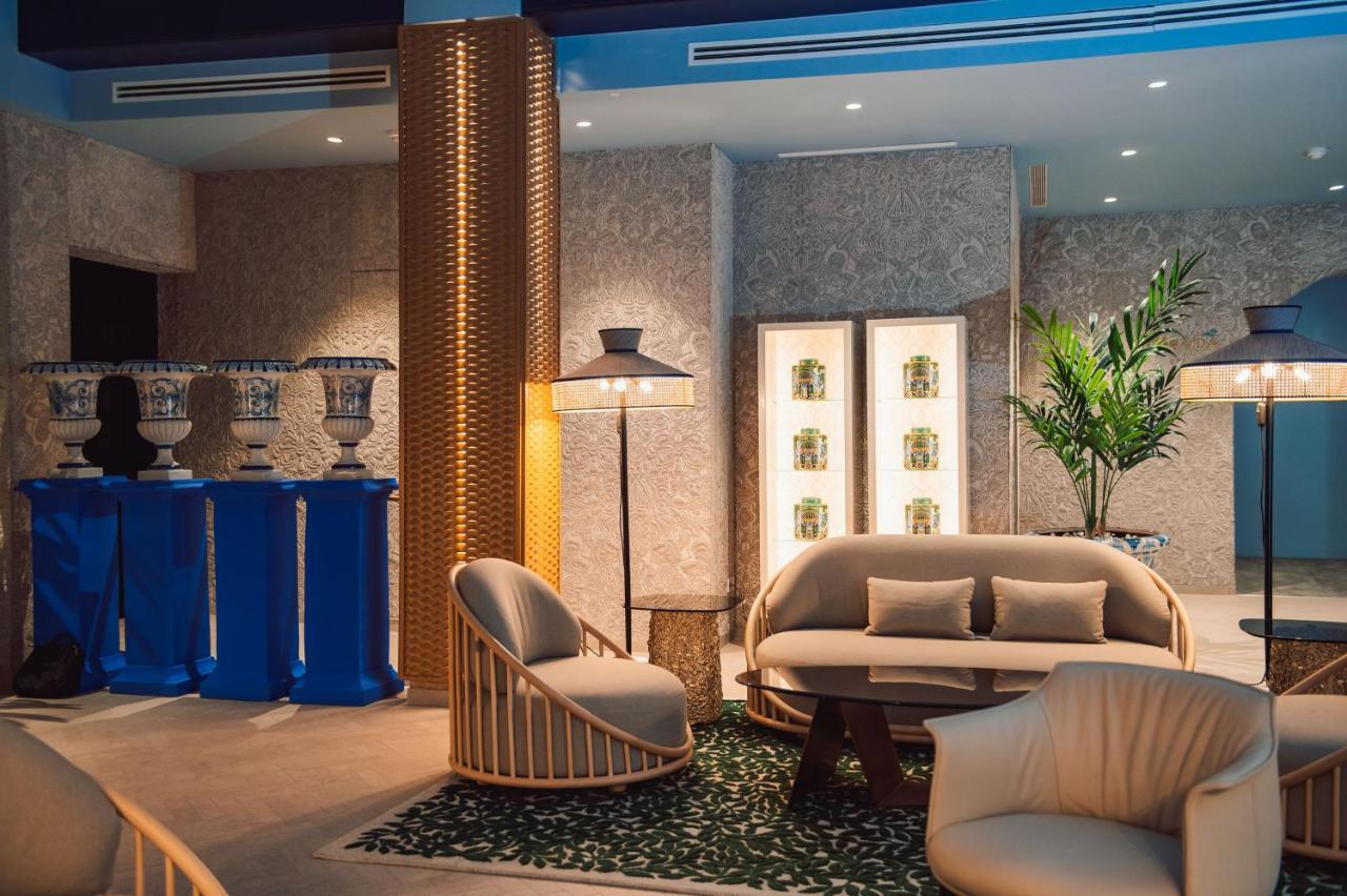 Lobby met receptie — Nomada House by SH Hoteles