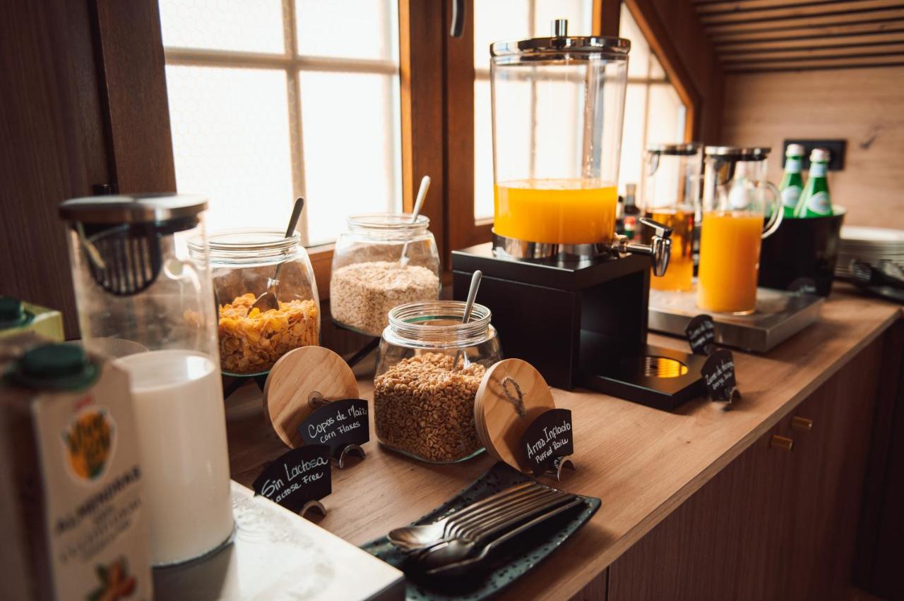Bar met drankenselectie — Nomada House by SH Hoteles