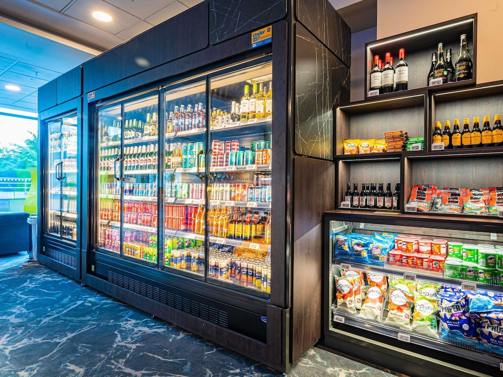 Ontvangsttafel in de luxe lobby van Novotel London West