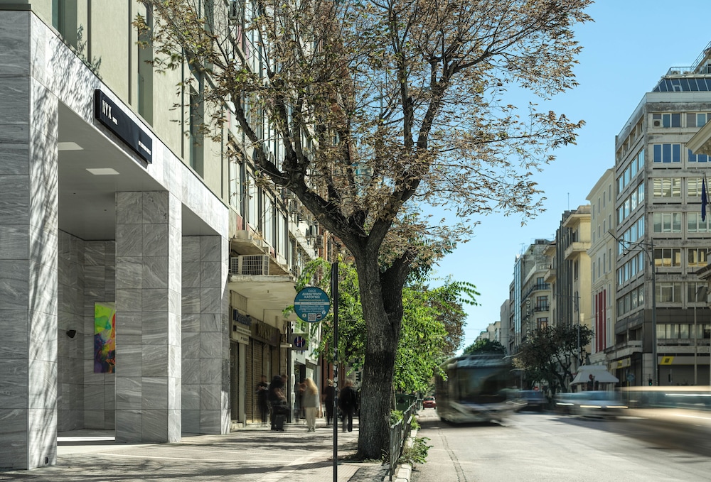 Zijvleugel NYX Hotel Thessaloniki met karakteristieke designelementen
