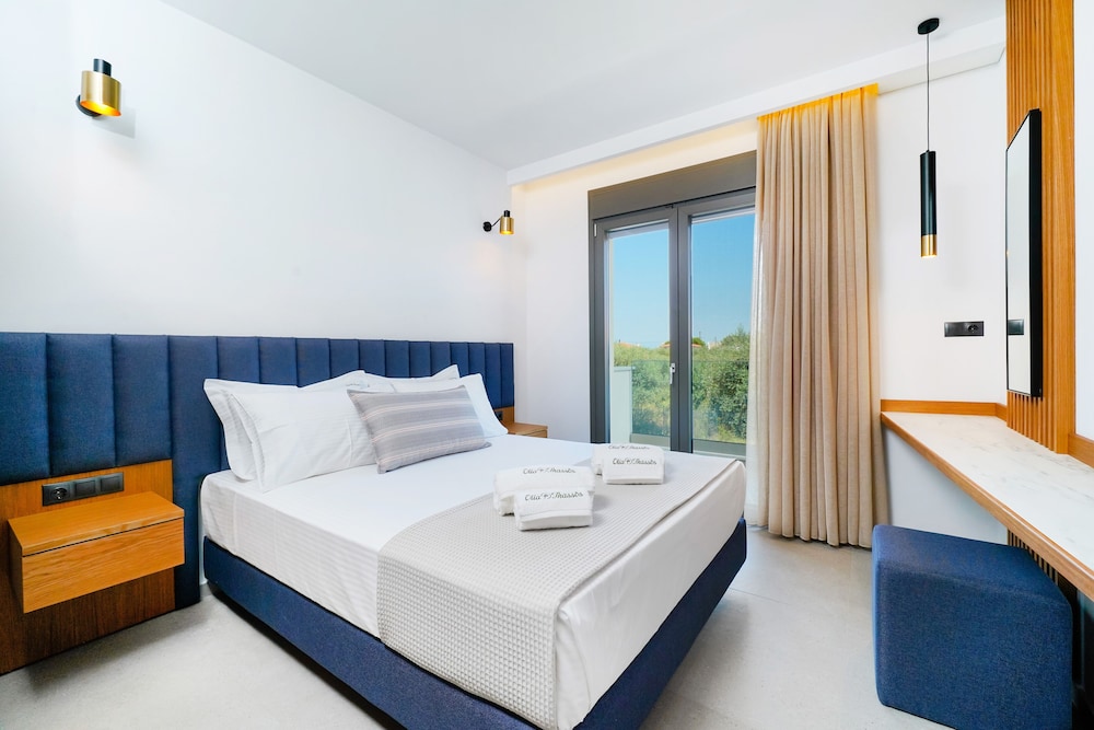 Moderne slaapruimte met handgemaakte details in Olia Thassos
