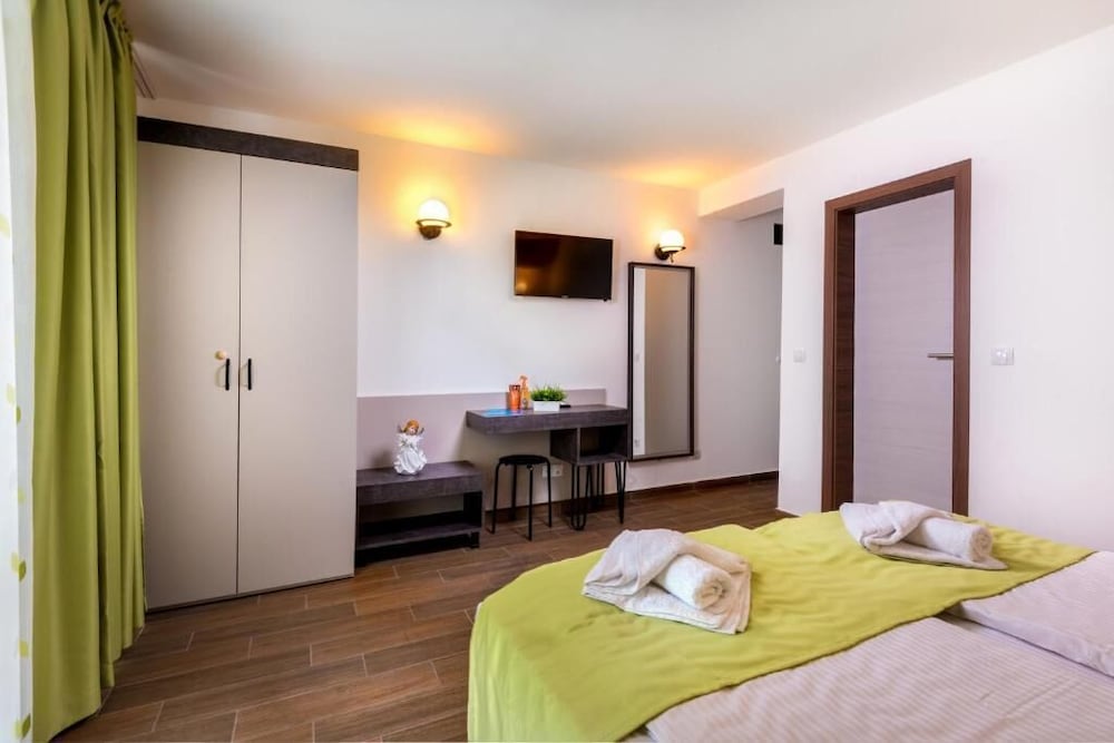 Gezellige slaapkamer met contemporary meubels