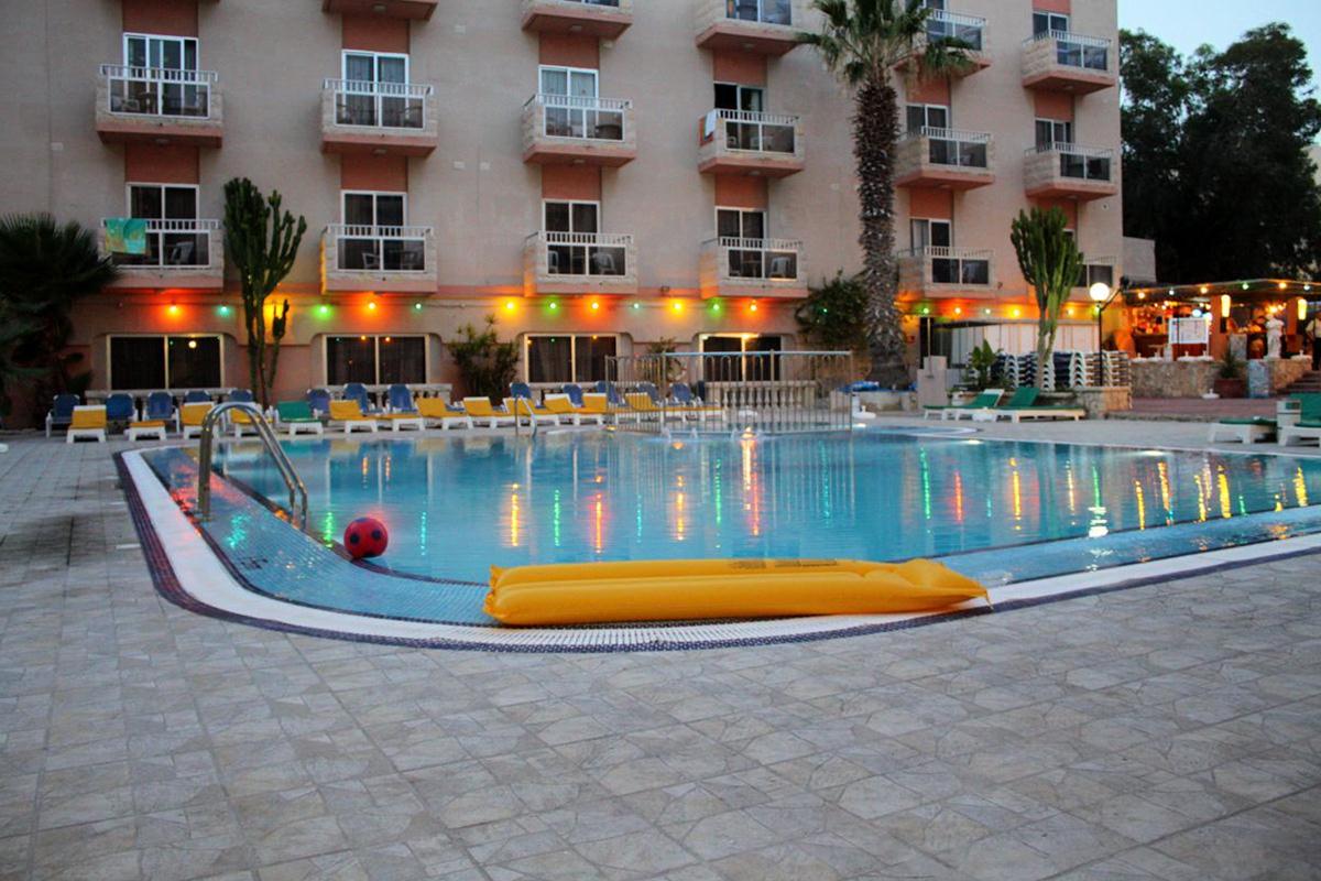 Pebbles Resort  (Oct - May) / Bora Bora Ibiza-Malta Resort (Jun - Sep) foto 2