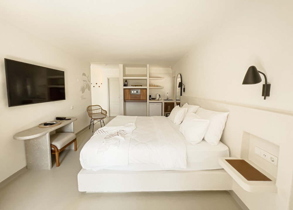 Elegante suite met loungehoek in Pilos Deluxe