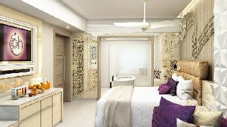 Luxe hotelkamer met tweepersoonsbed en modern design Planet Hollywood Cancun