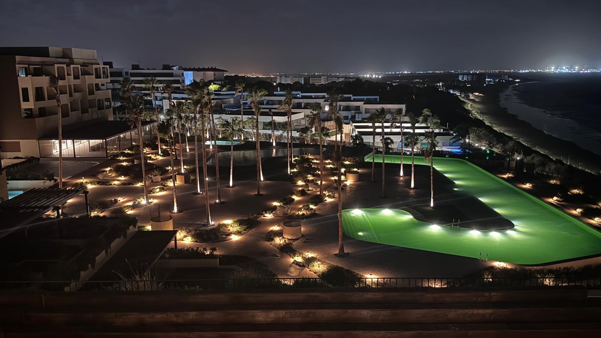 Skyline-uitzicht over de stad — Punta Bermeja Premium Beach Hotel