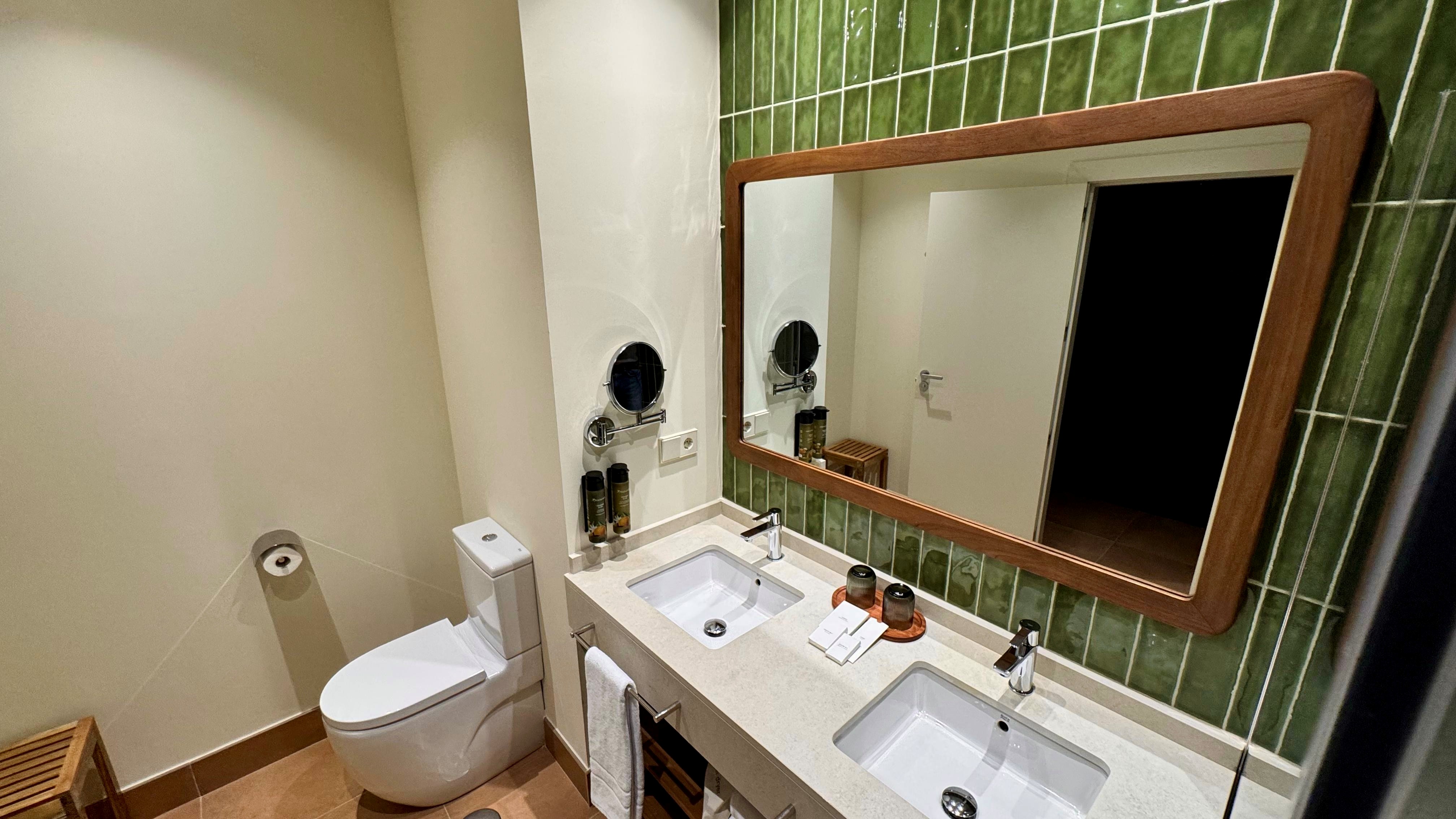 Badkamer met ligbad — Punta Bermeja Premium Beach Hotel