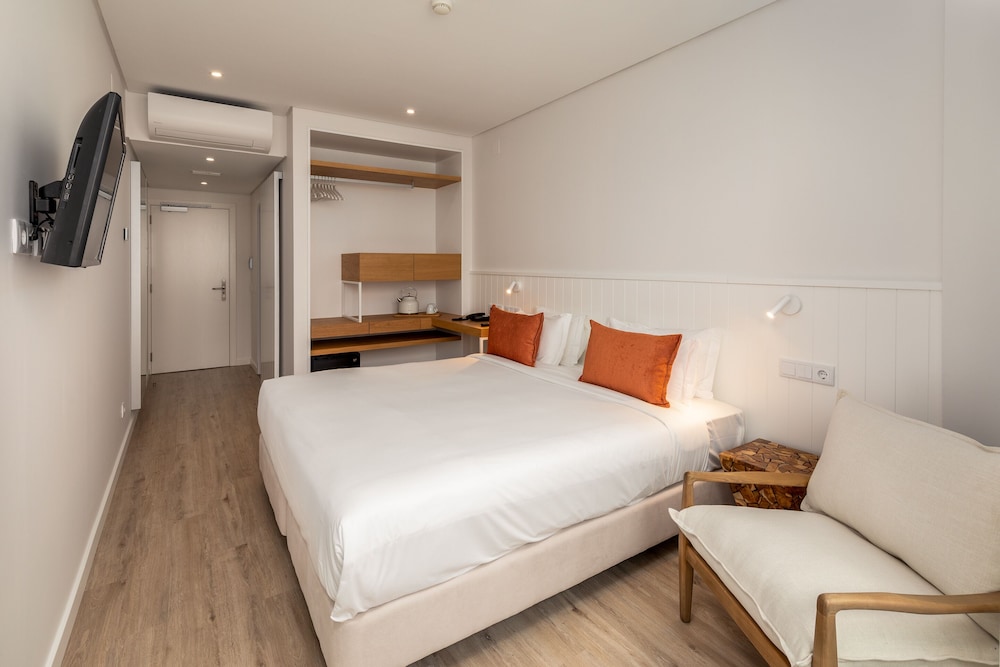 Moderne kamer met werk- en zithoek