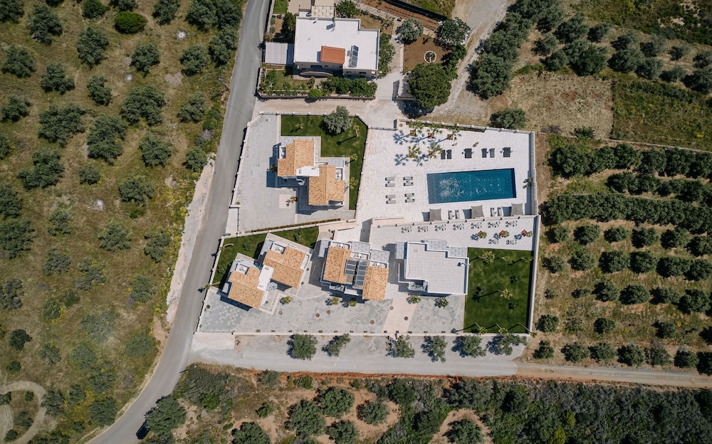 Luchtfoto van Quattro Suites resort complex