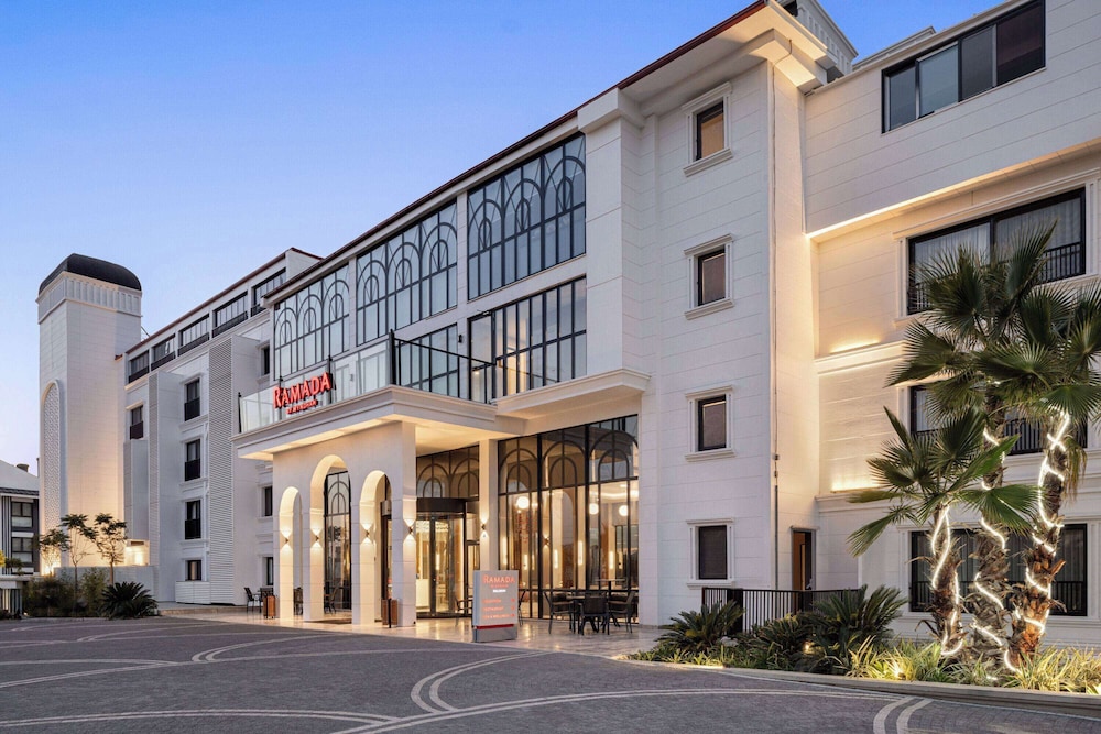 Landschapsvolle buitenkant Ramada Wyndham Dalaman
