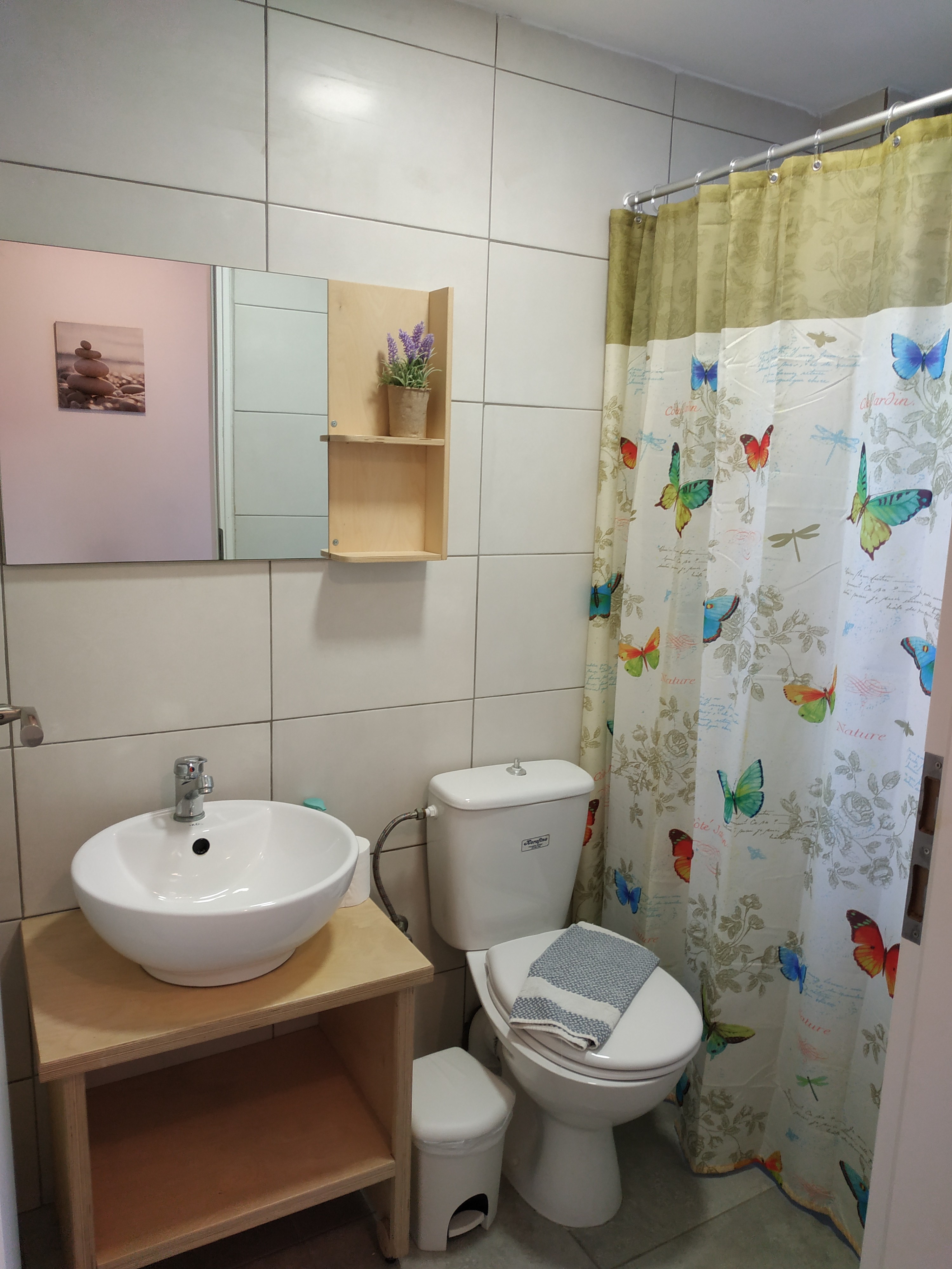 Badkamer met inloopdouche — Renia Studios