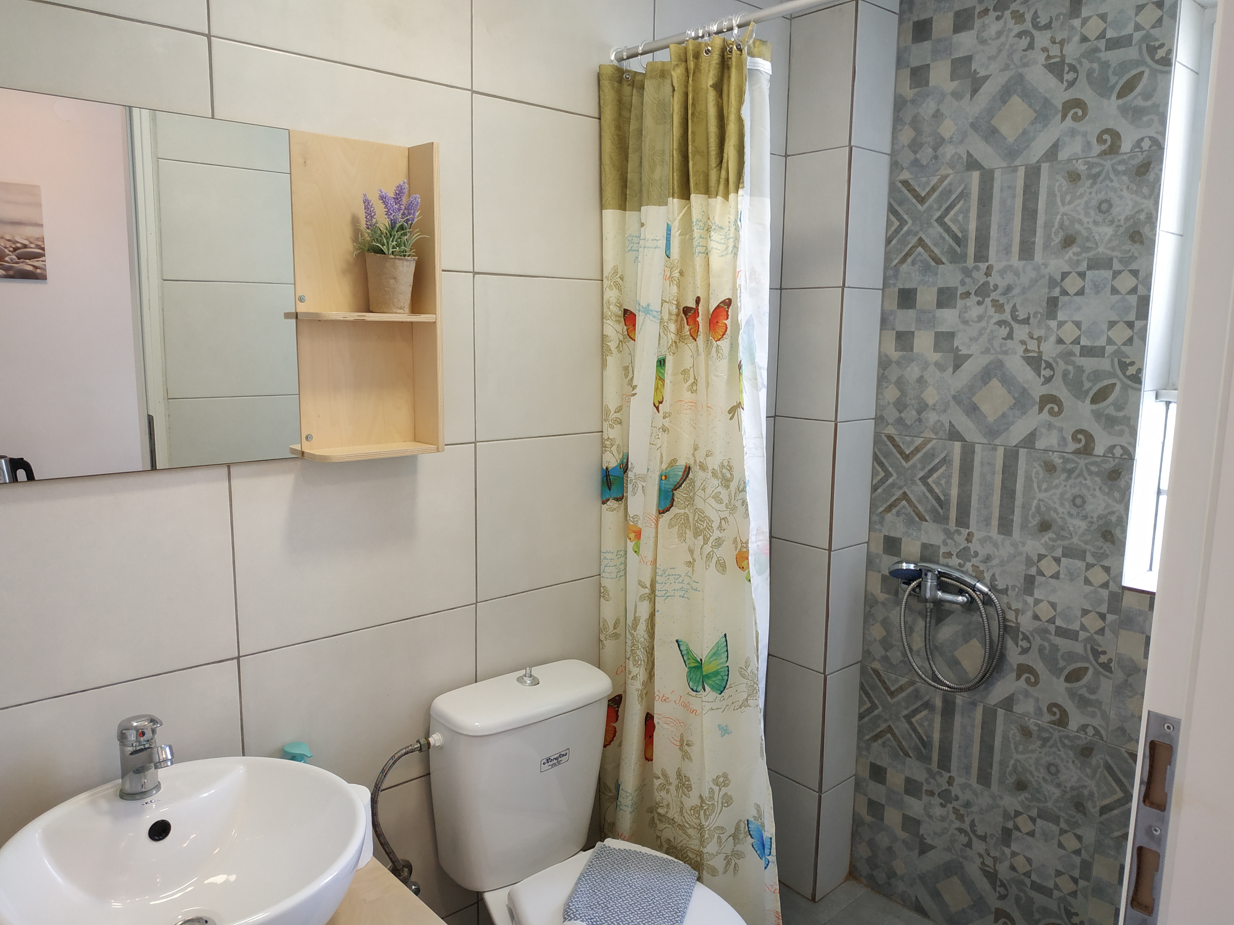 Badkamer met inloopdouche — Renia Studios