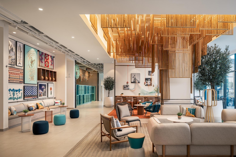 Moderne receptieruimte Rove Al Marjan Island hotel