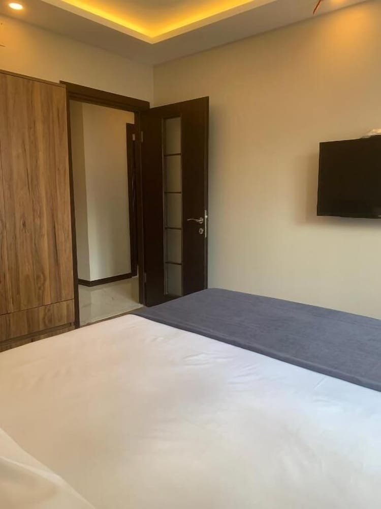 Ruime slaapkamer Royal Residence Bursa met comfort beddenij