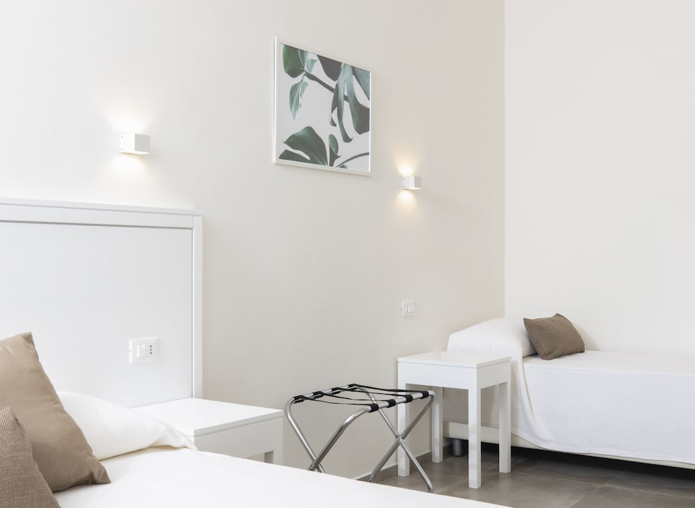 Moderne slaapkamer met zeeuitkijk S'Arena Beach Oasis