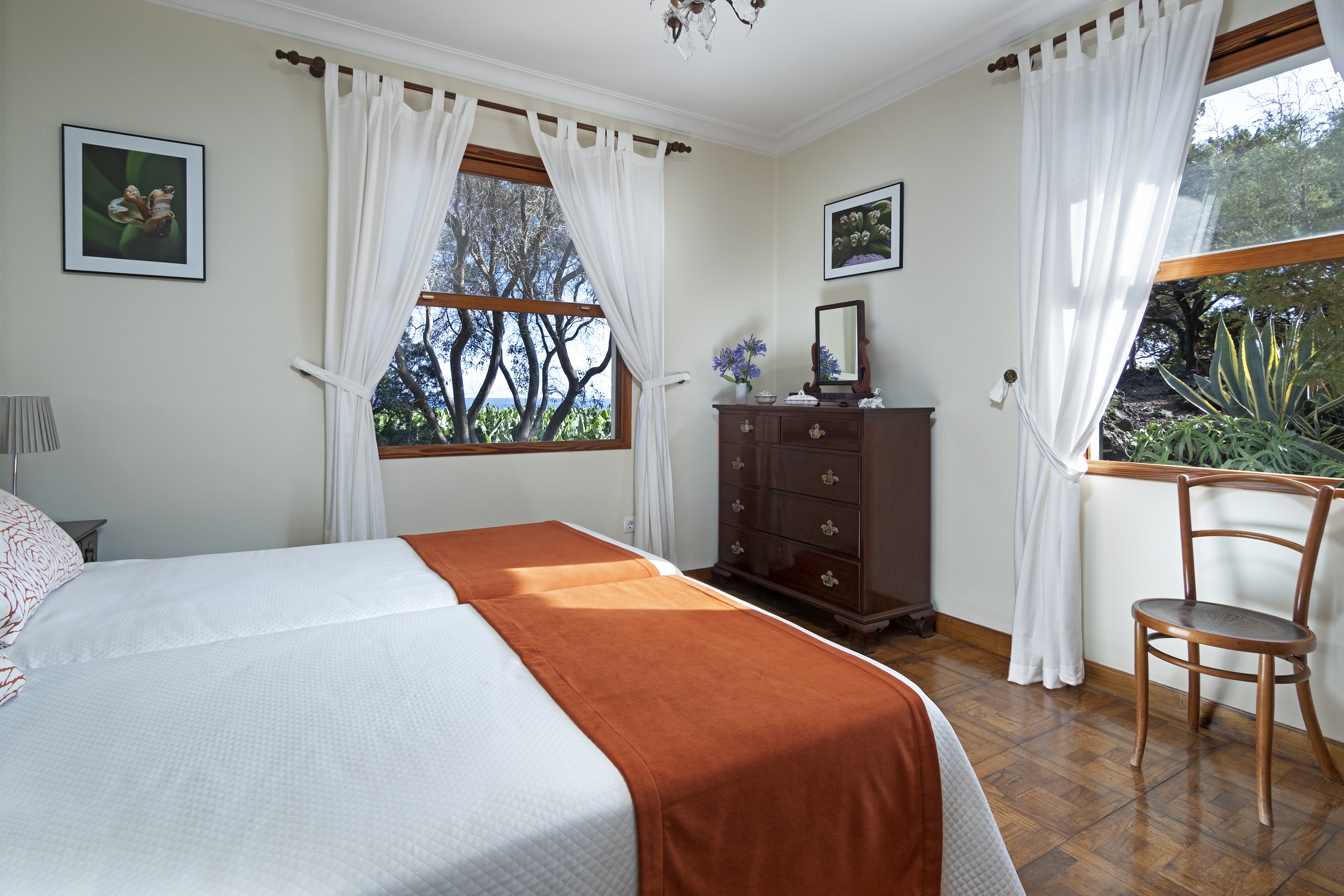 Kamer met twee aparte bedden — Sabinas & Terrazas Malpaís
