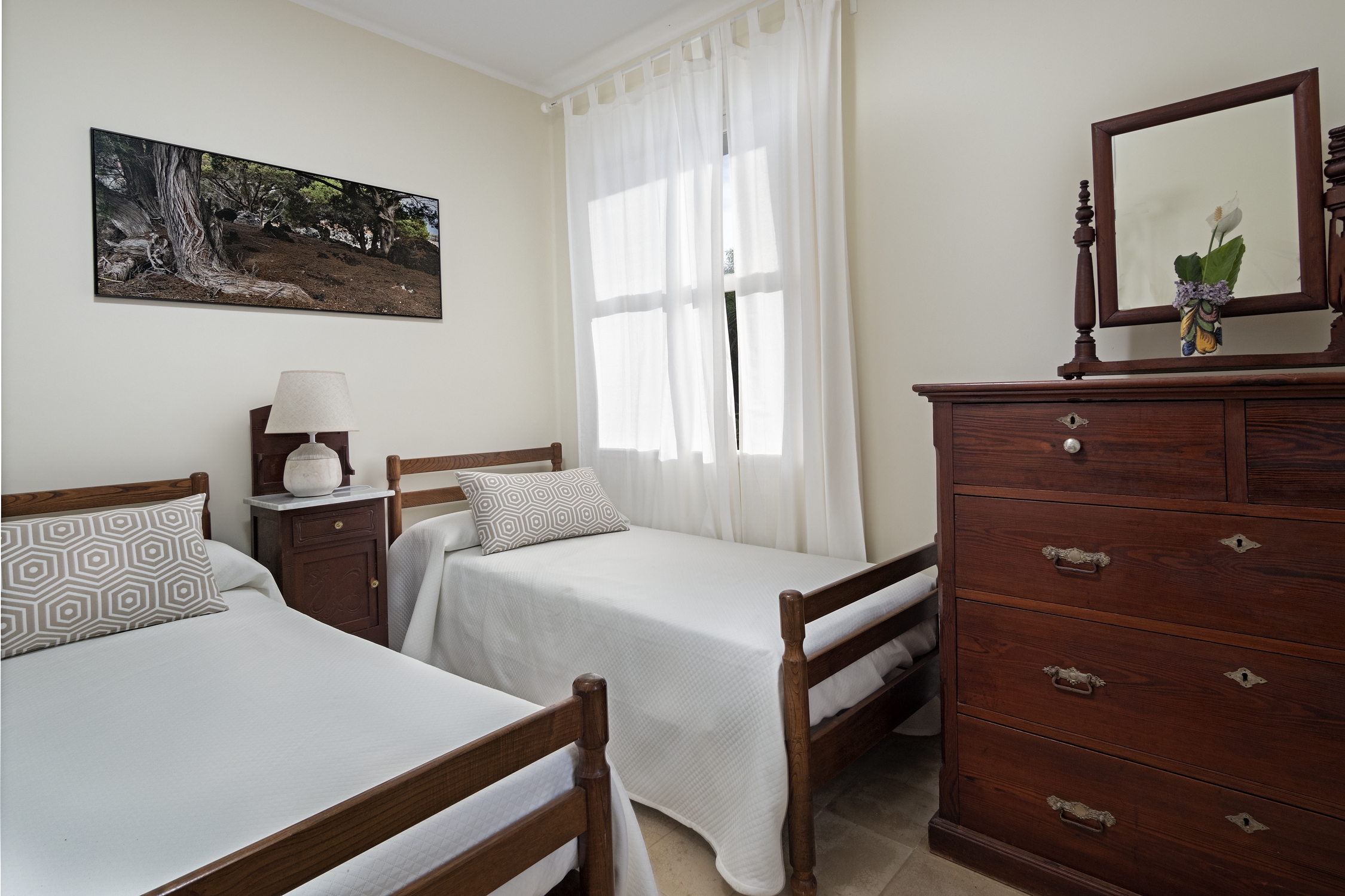 Kamer met twee aparte bedden — Sabinas & Terrazas Malpaís