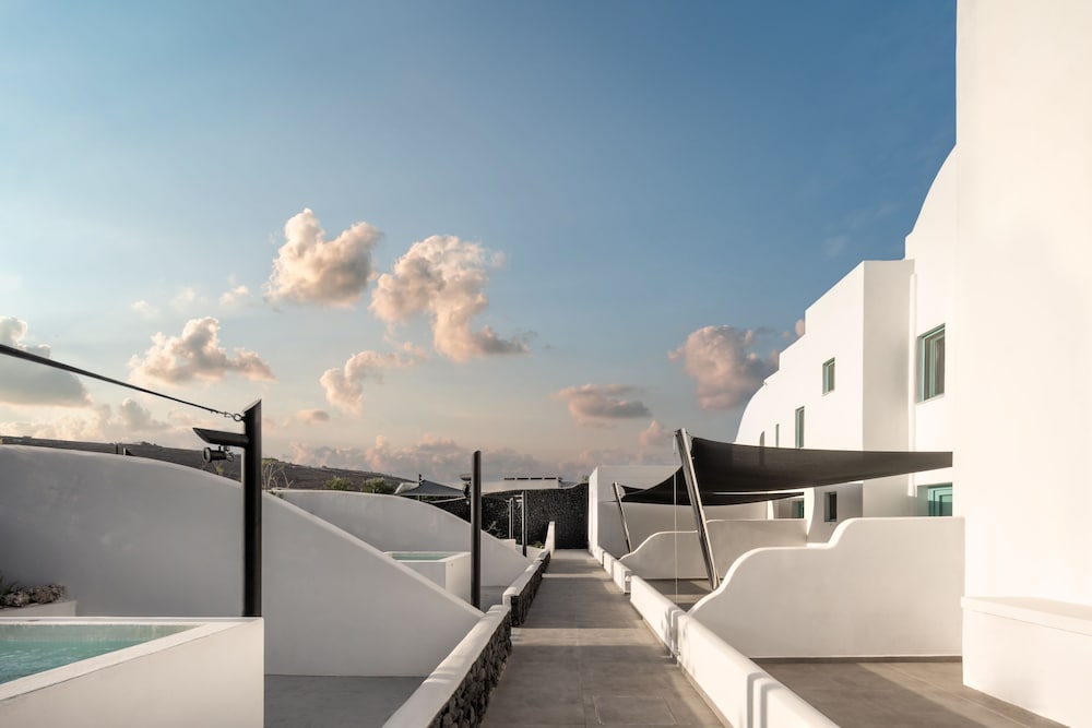 Buitenkant van het exclusieve Santa Irina Luxury Sunny Lofts complex