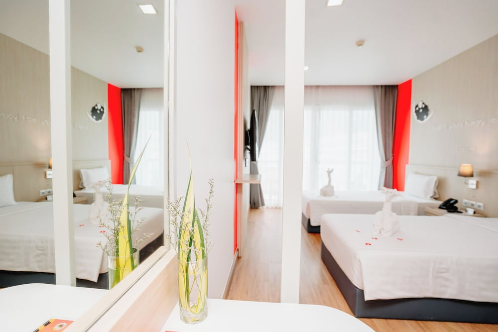 Sleep With Me Design Hotel @ Patong foto 2