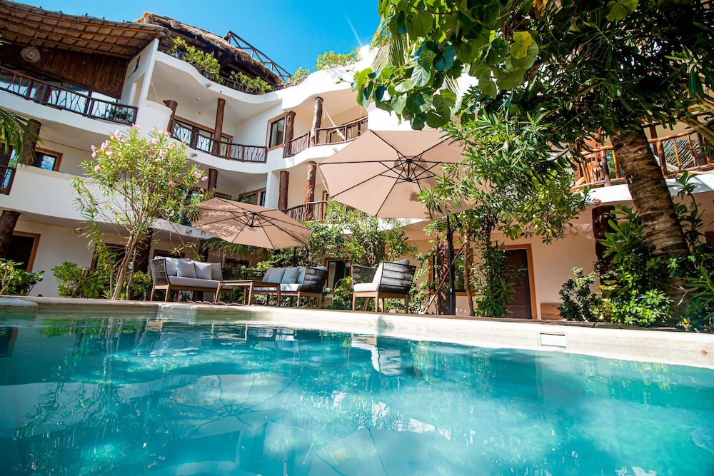 Ingang Spirit Holbox resort aan het strand