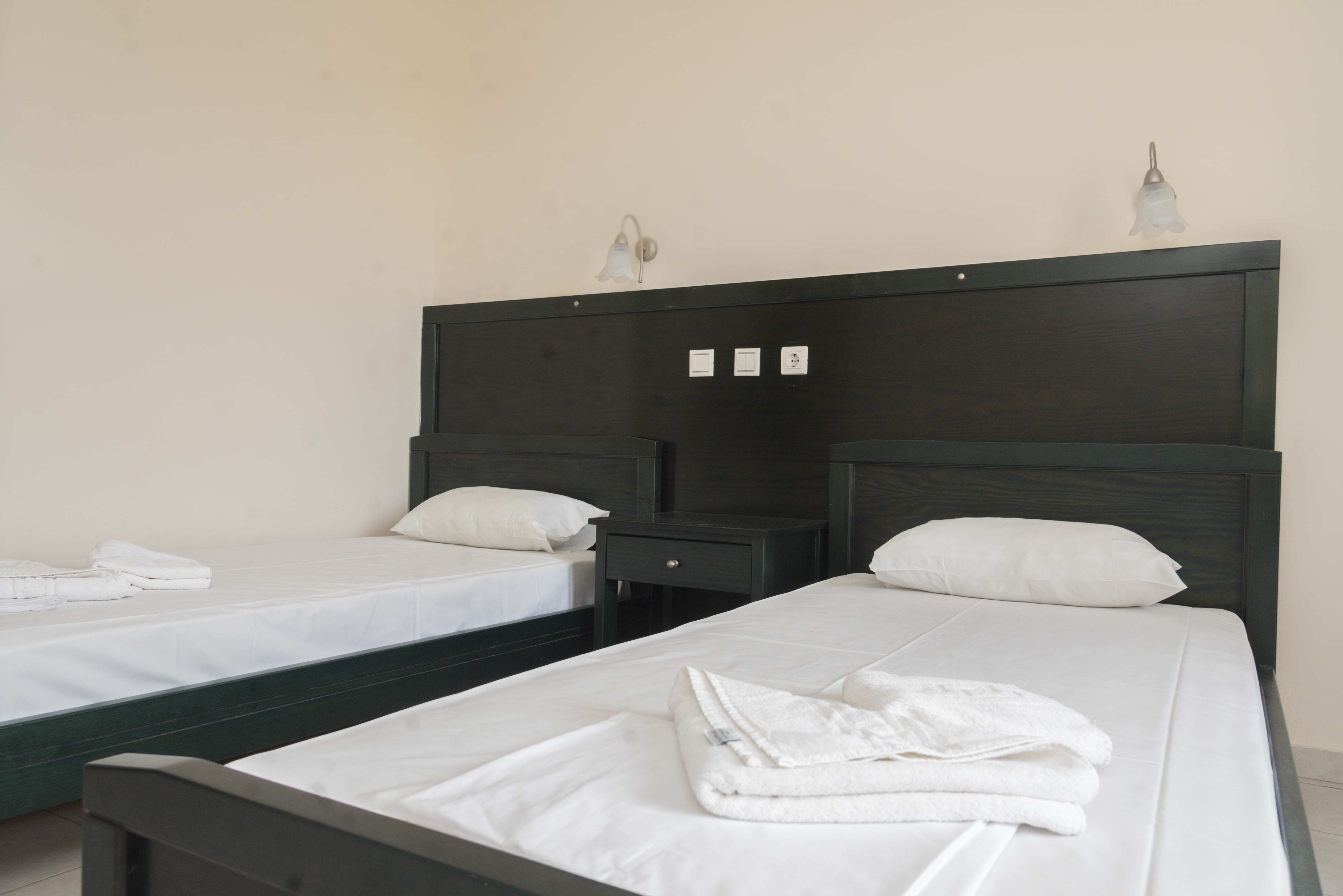 Kamer met twee aparte bedden — Sunset Studios & Apartments by Estia