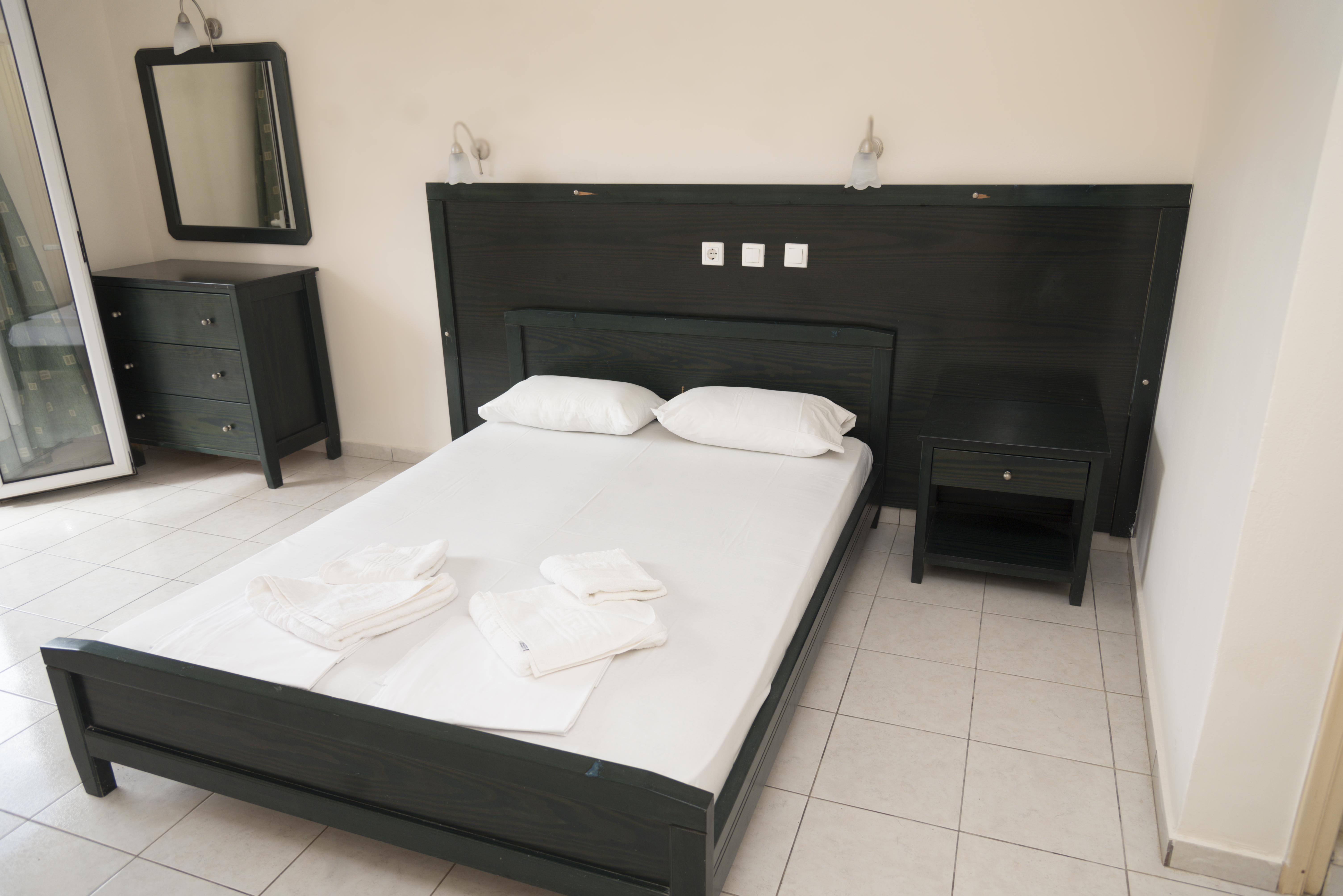Kamer met tweepersoonsbed — Sunset Studios & Apartments by Estia