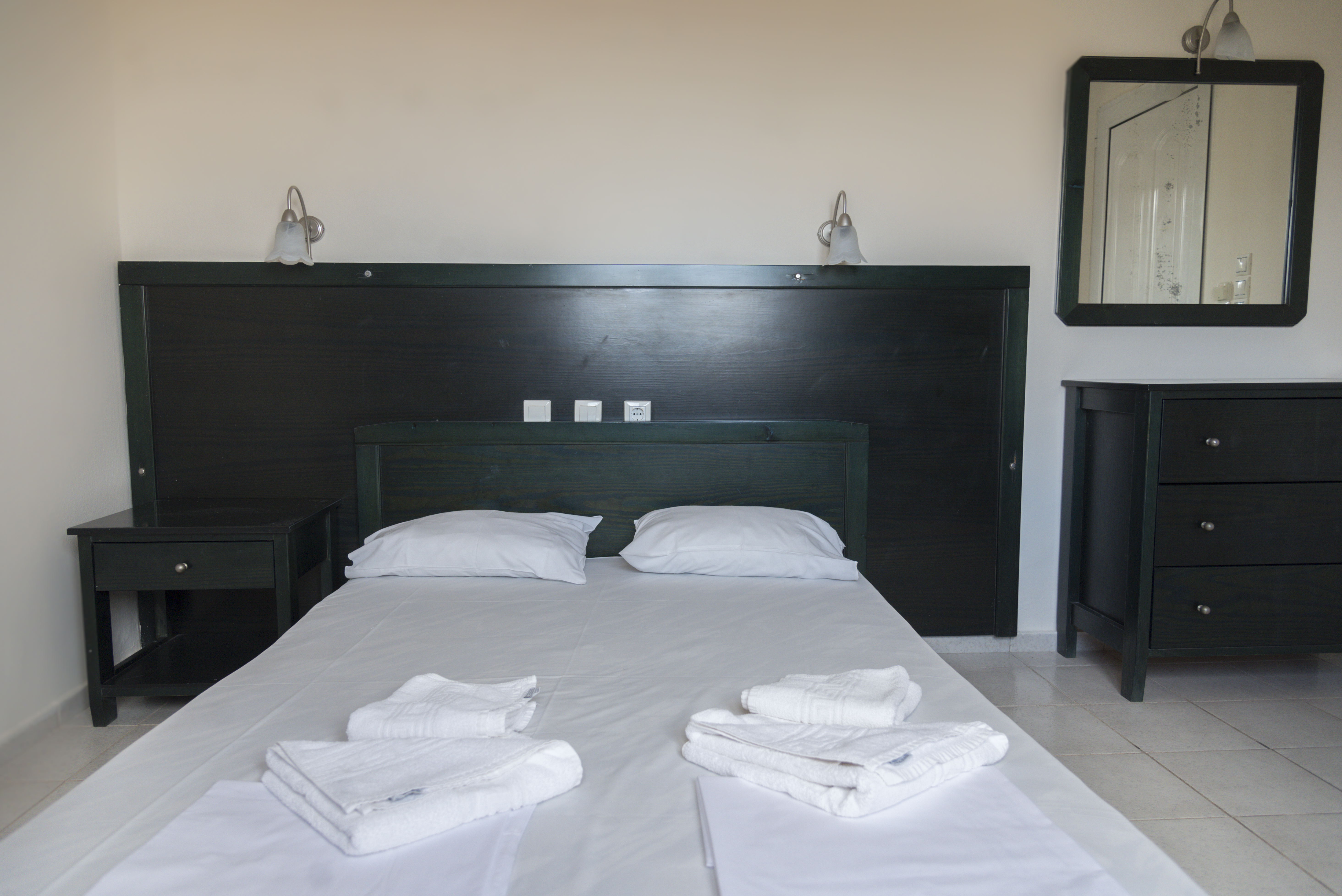 Kamer met twee aparte bedden — Sunset Studios & Apartments by Estia