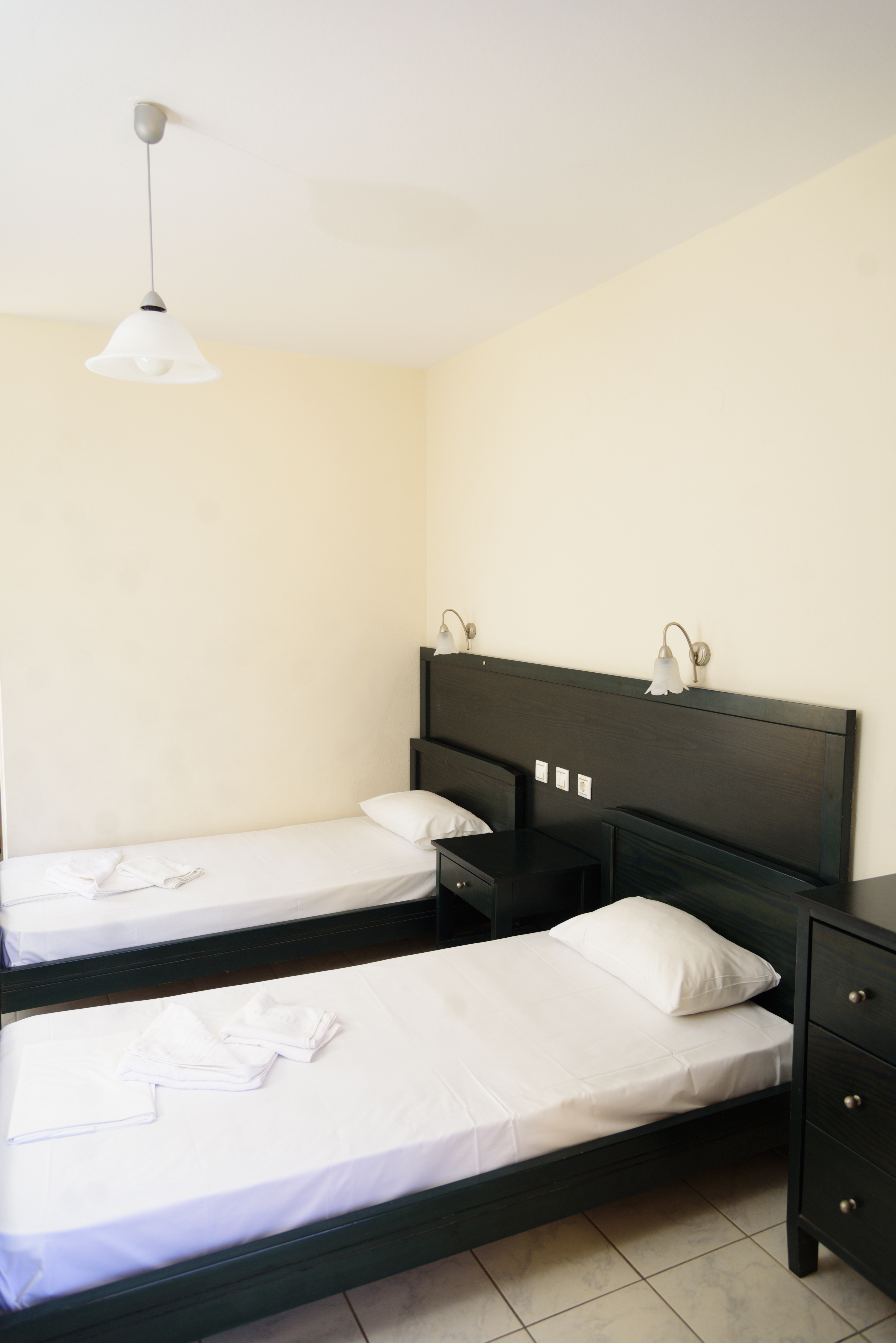 Kamer met twee aparte bedden — Sunset Studios & Apartments by Estia
