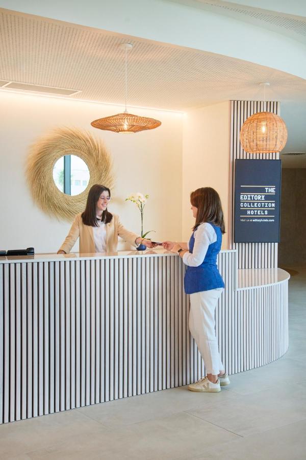 Lobby met receptie — The Editory by the Sea Lagos