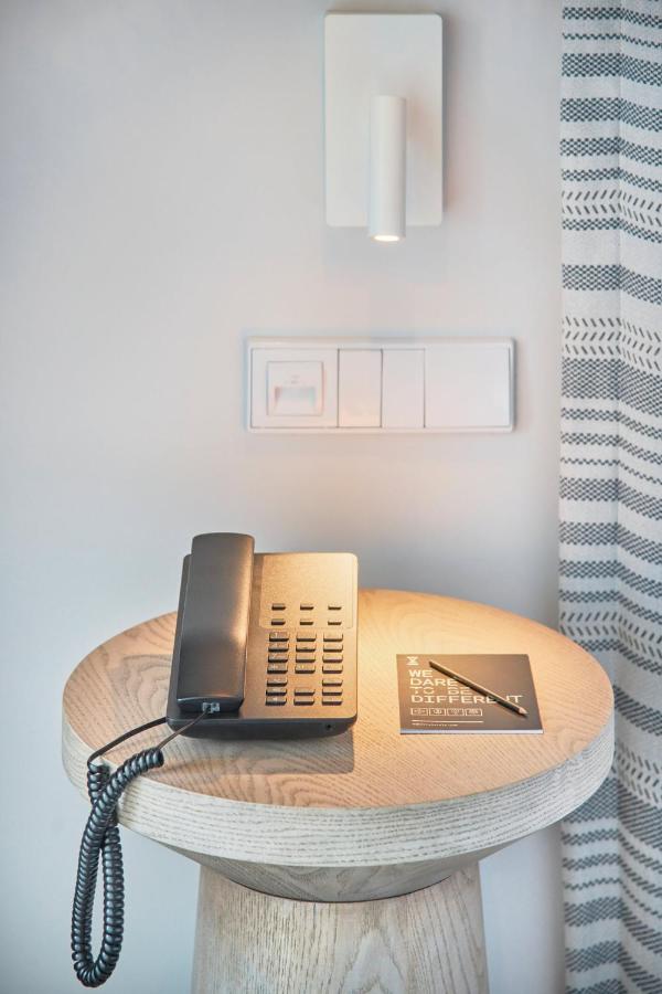 Suite met zithoek — The Editory by the Sea Lagos